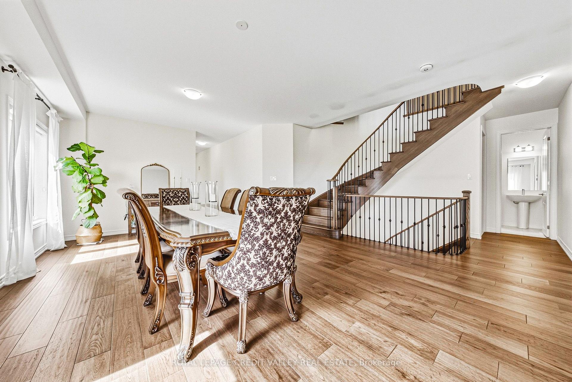 Photo 8 of 733 Gilmour Crescent W, Shelburne — HOMEH