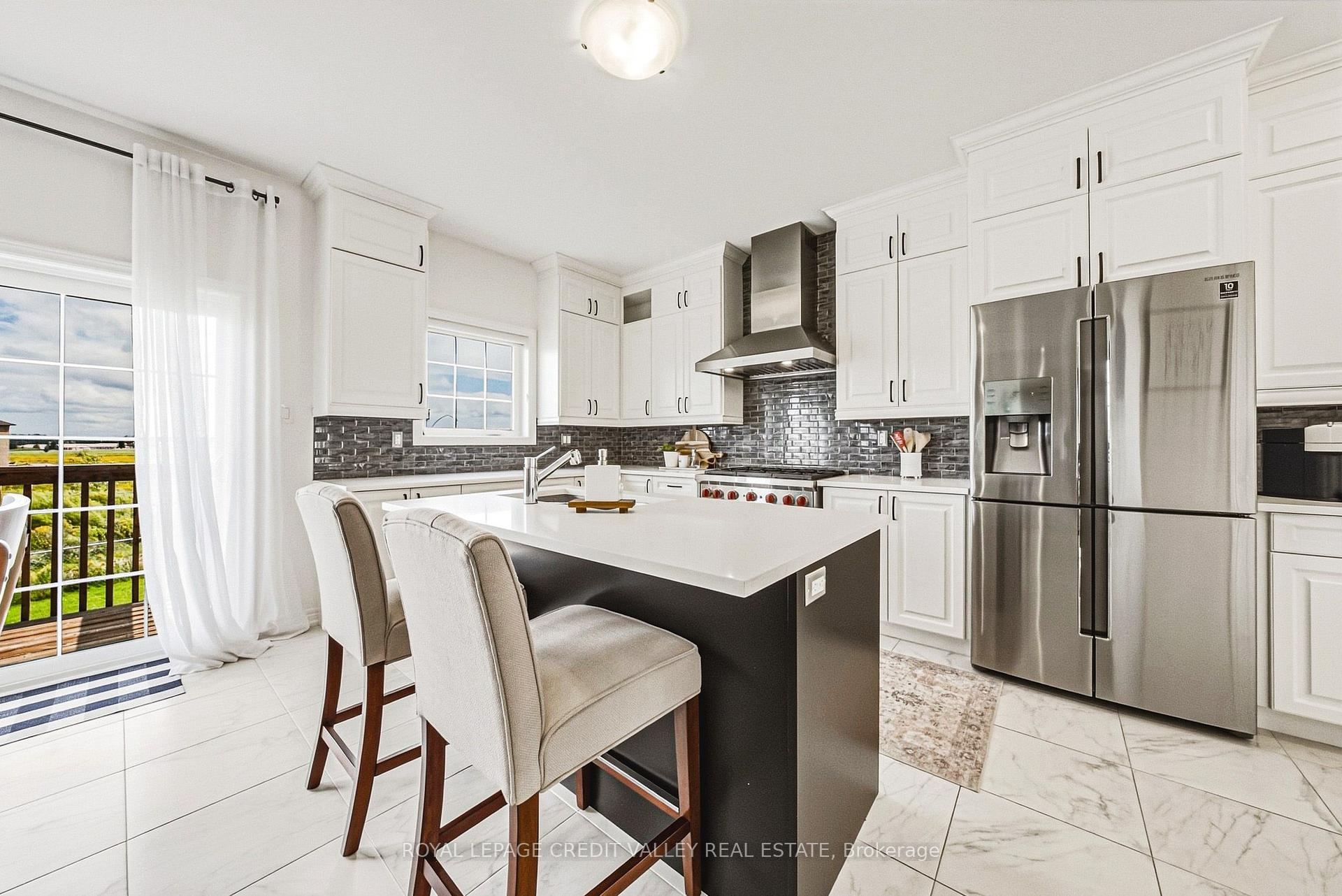 Photo 14 of 733 Gilmour Crescent W, Shelburne — HOMEH