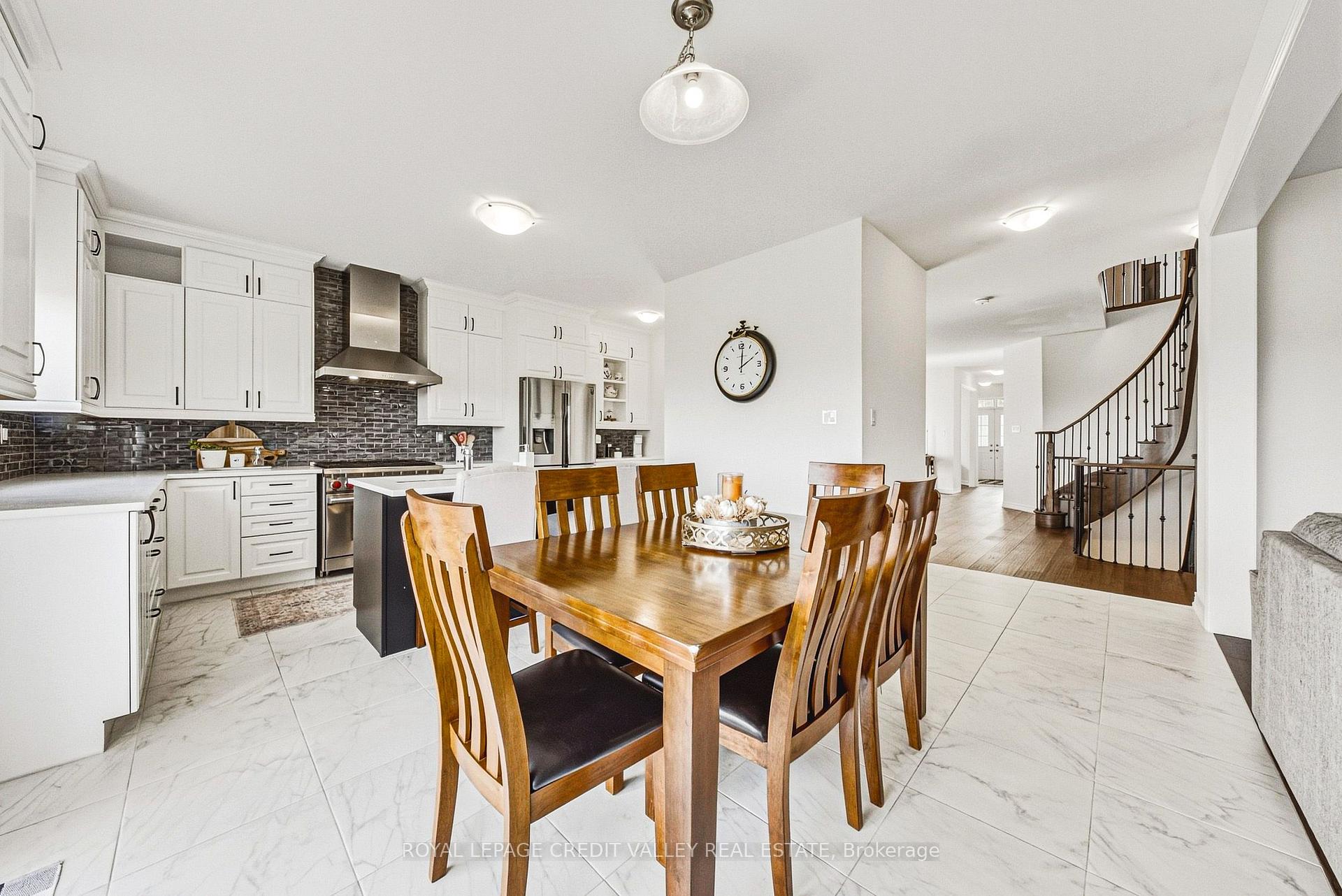 Photo 15 of 733 Gilmour Crescent W, Shelburne — HOMEH