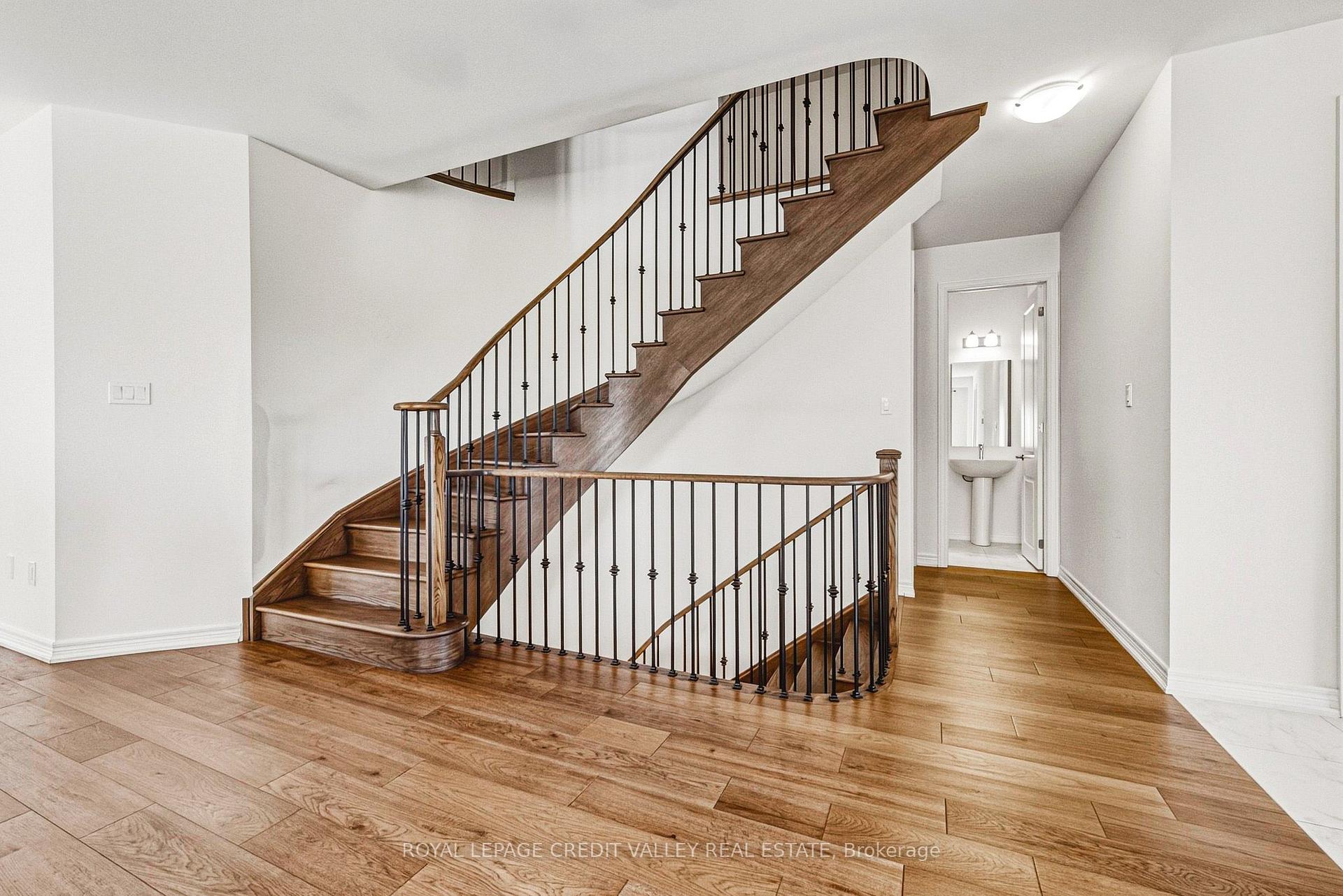 Photo 22 of 733 Gilmour Crescent W, Shelburne — HOMEH