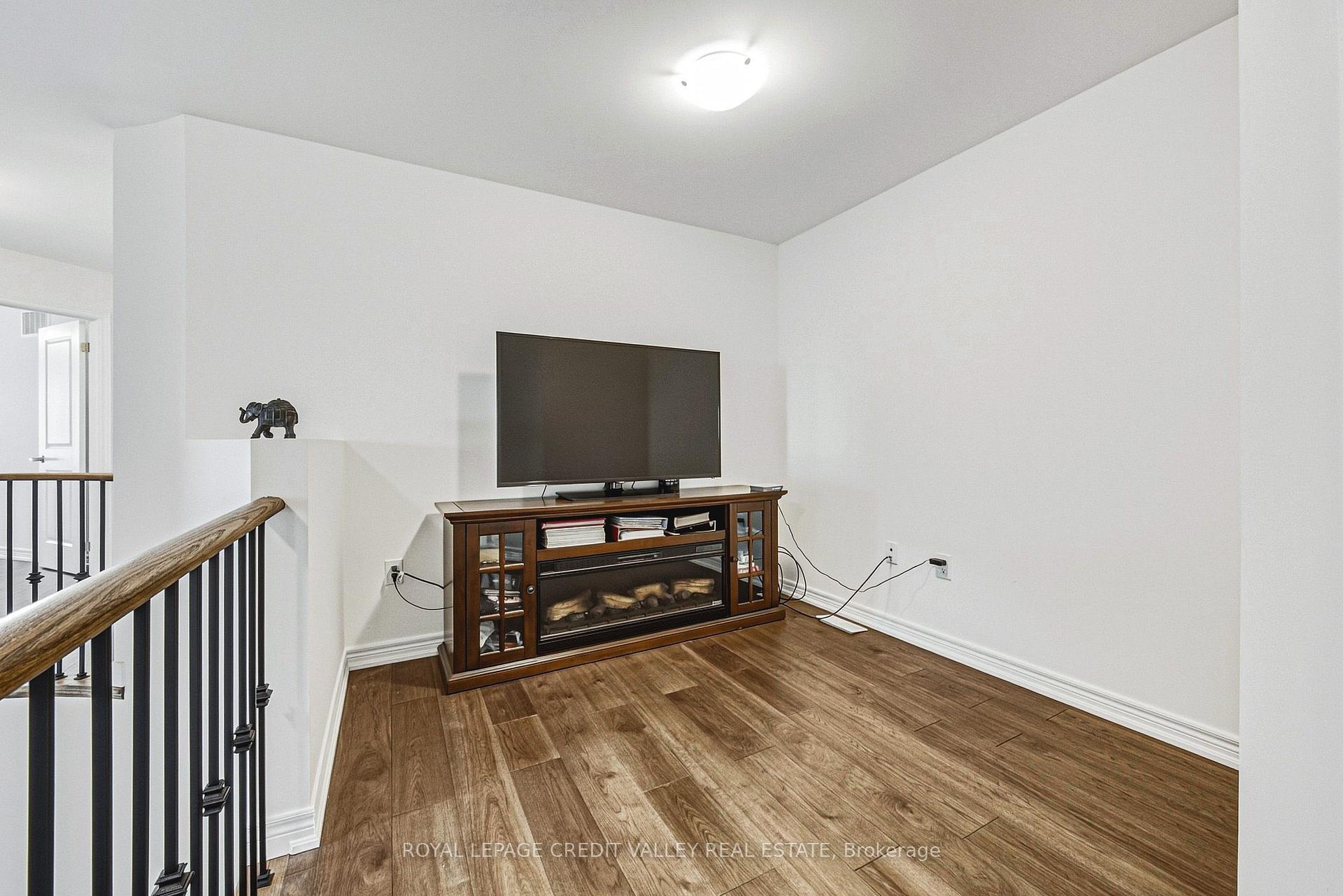 Photo 24 of 733 Gilmour Crescent W, Shelburne — HOMEH