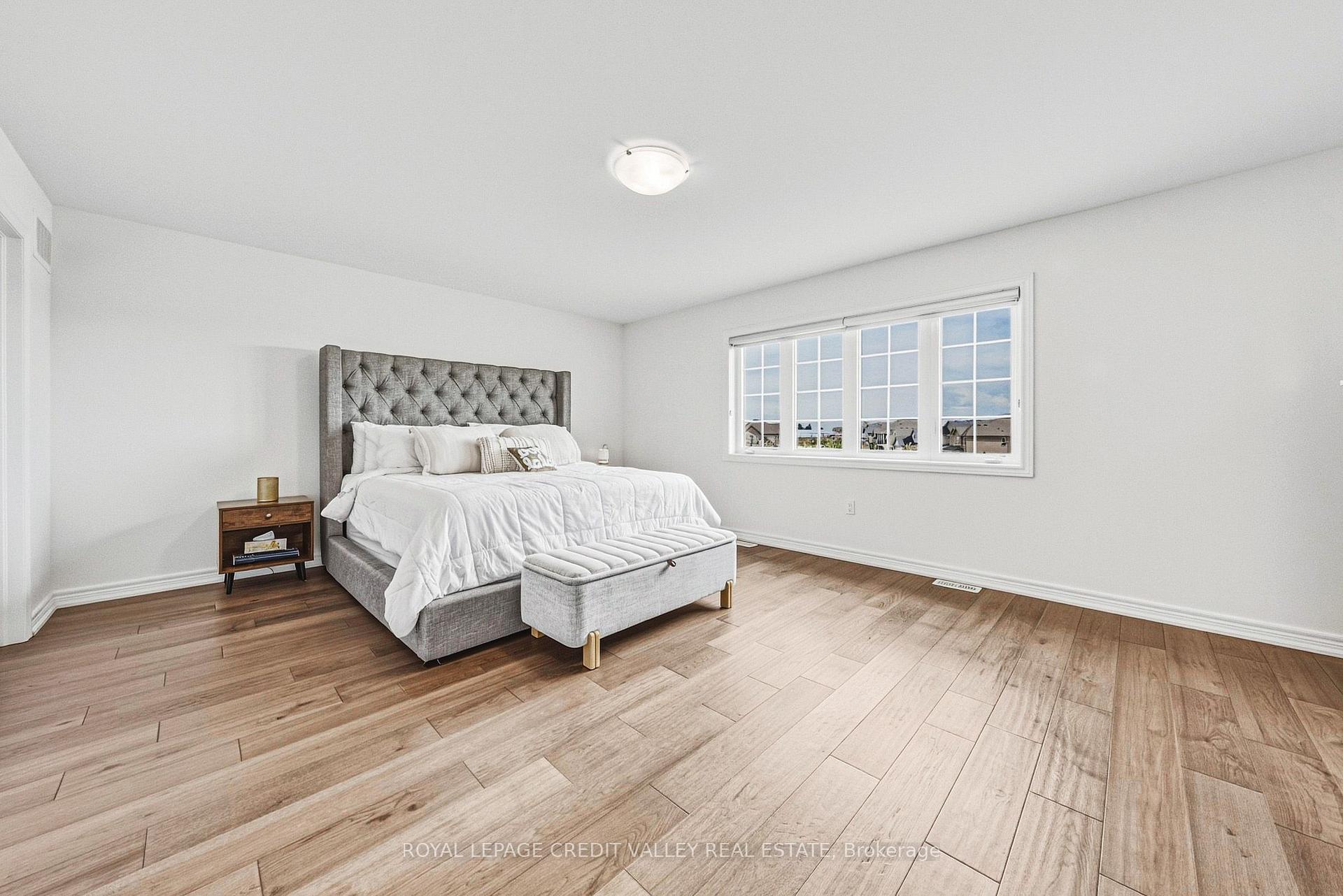 Photo 25 of 733 Gilmour Crescent W, Shelburne — HOMEH