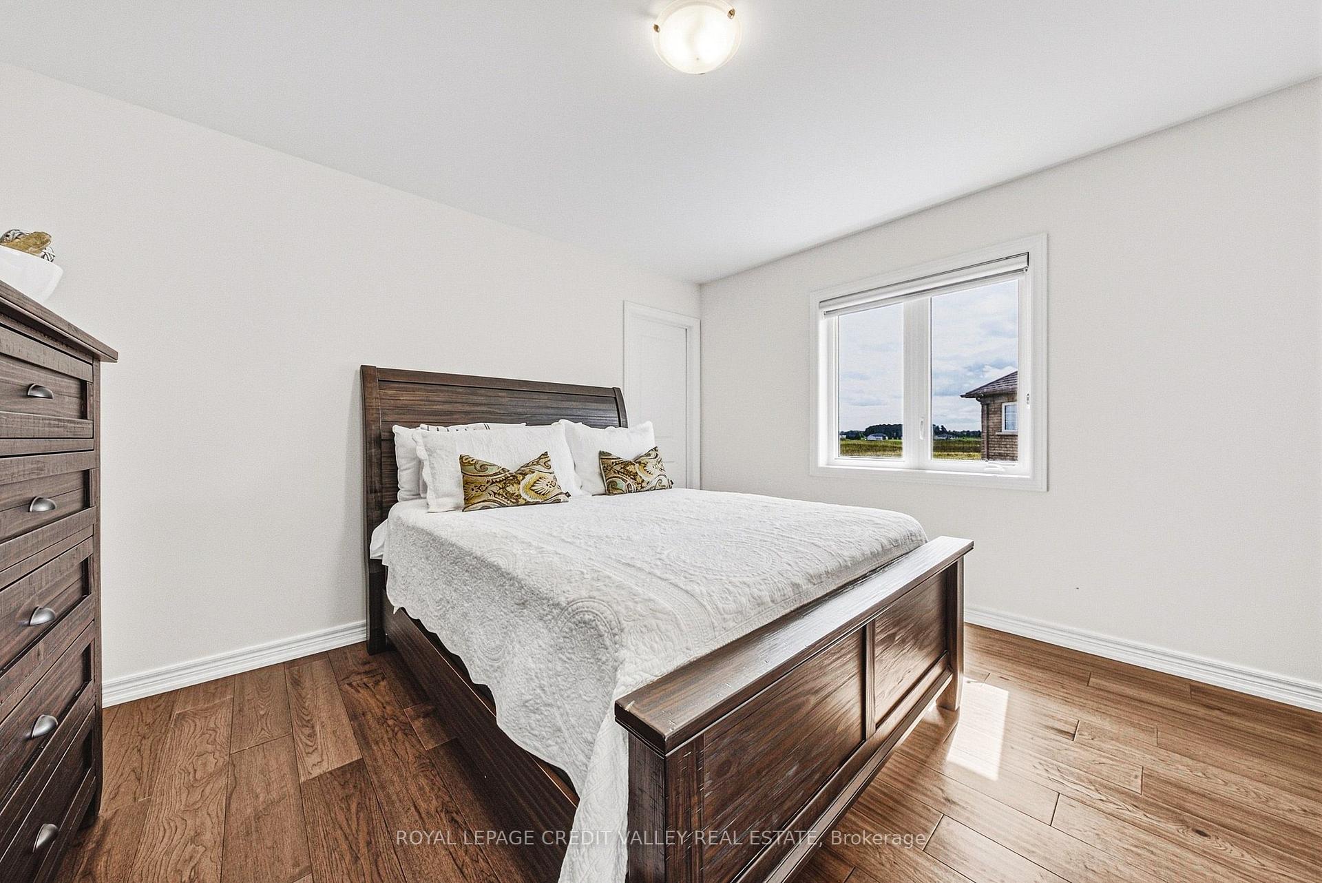 Photo 31 of 733 Gilmour Crescent W, Shelburne — HOMEH