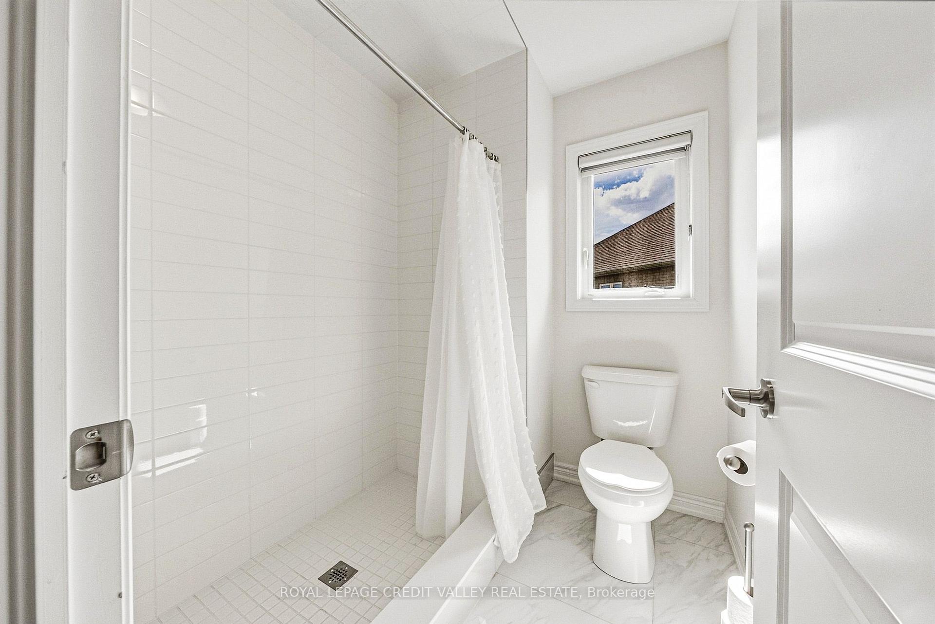 Photo 34 of 733 Gilmour Crescent W, Shelburne — HOMEH