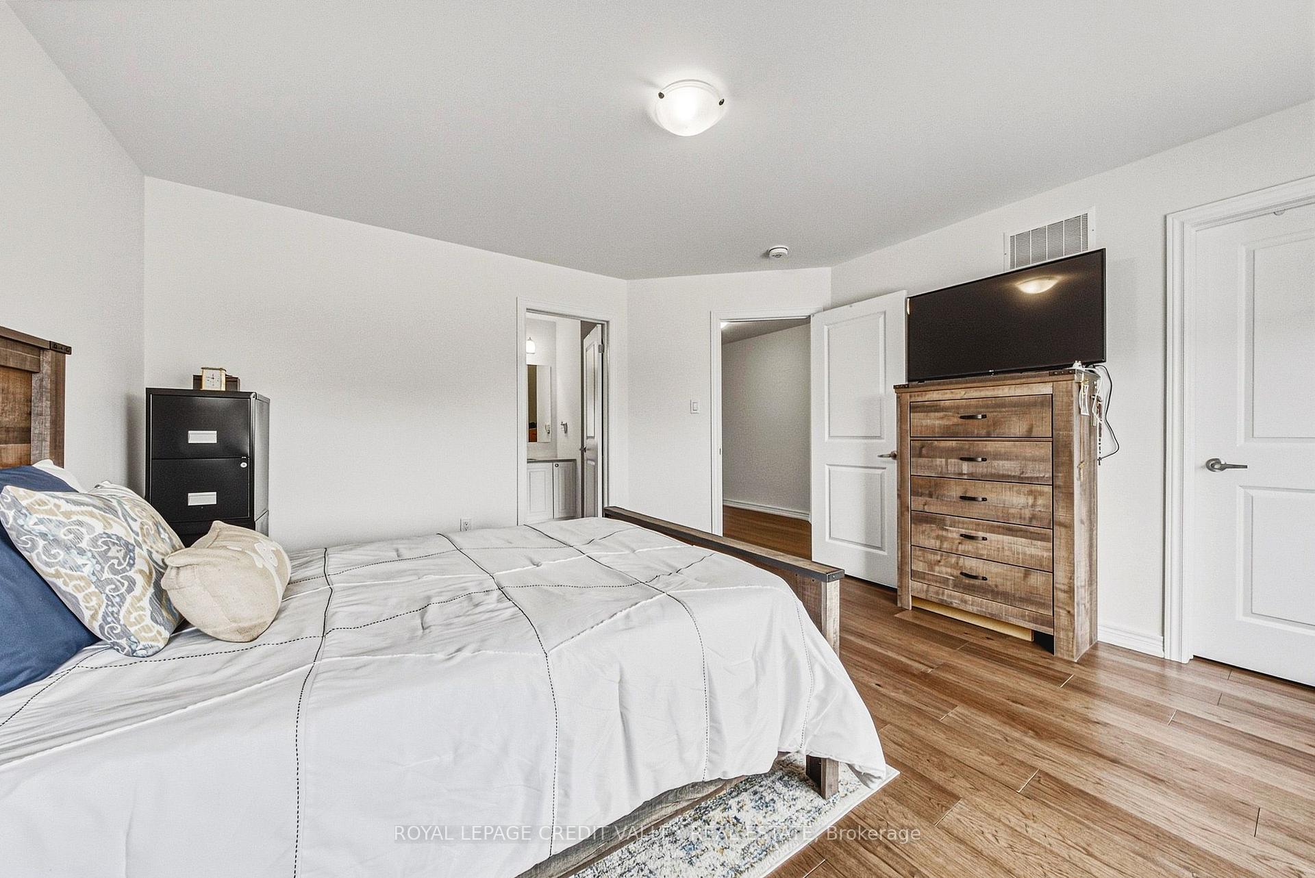 Photo 39 of 733 Gilmour Crescent W, Shelburne — HOMEH