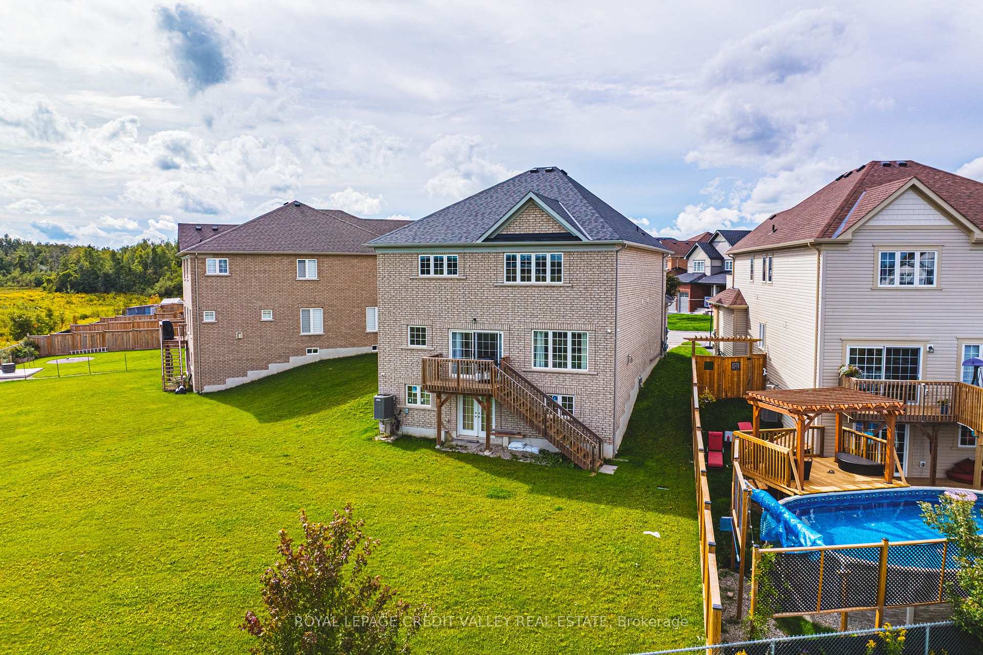 Photo 45 of 733 Gilmour Crescent W, Shelburne — HOMEH
