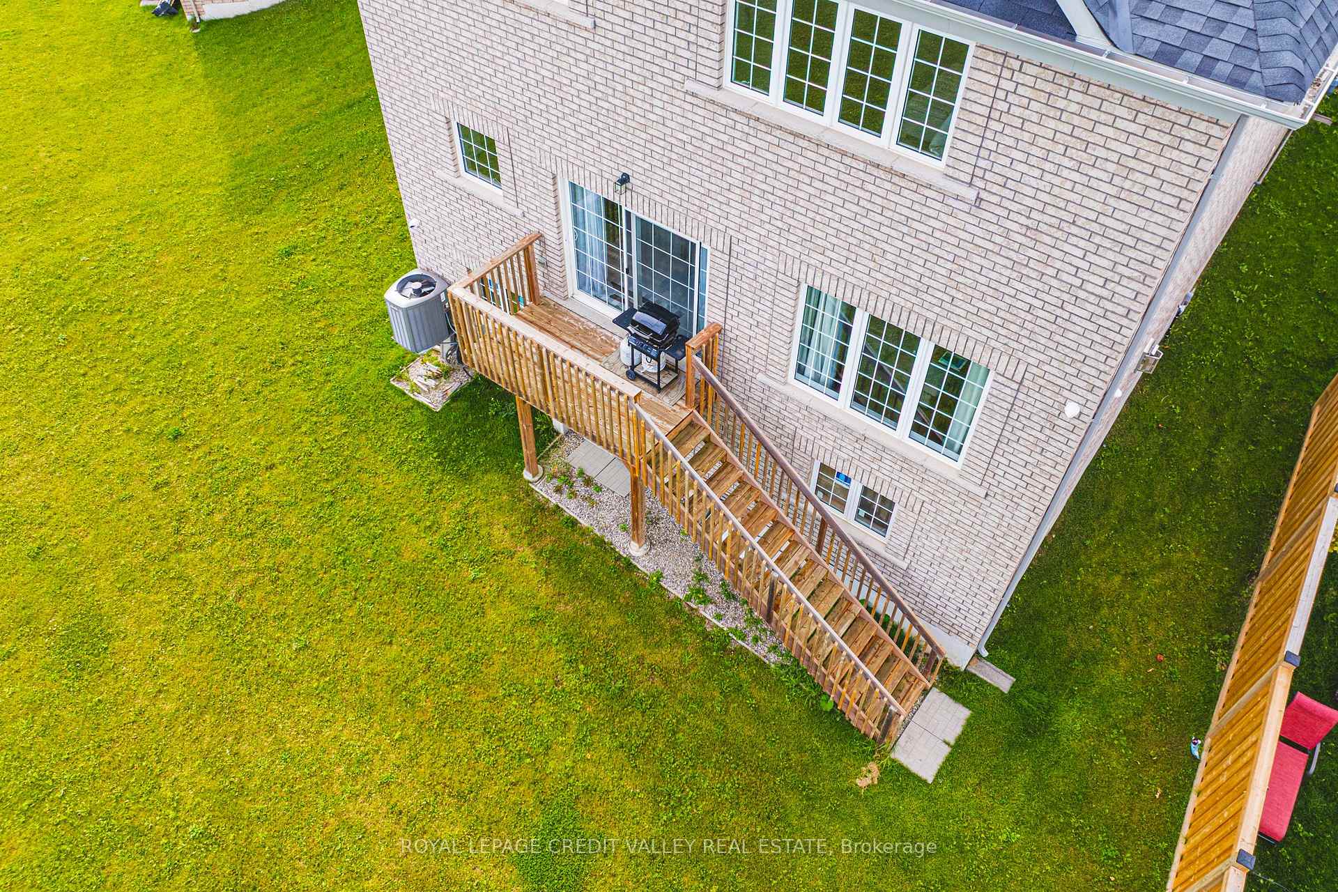 Photo 48 of 733 Gilmour Crescent W, Shelburne — HOMEH