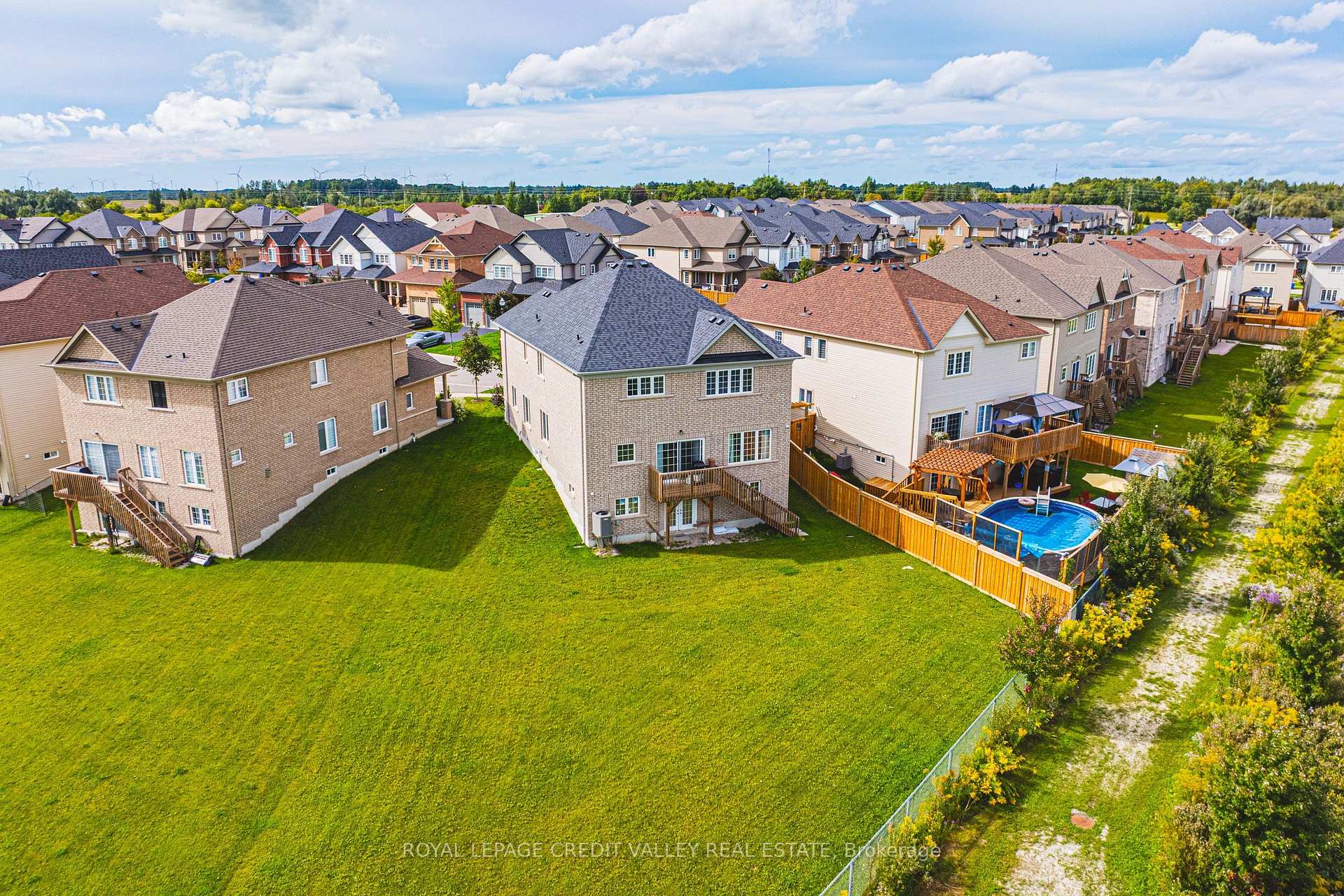 Photo 50 of 733 Gilmour Crescent W, Shelburne — HOMEH