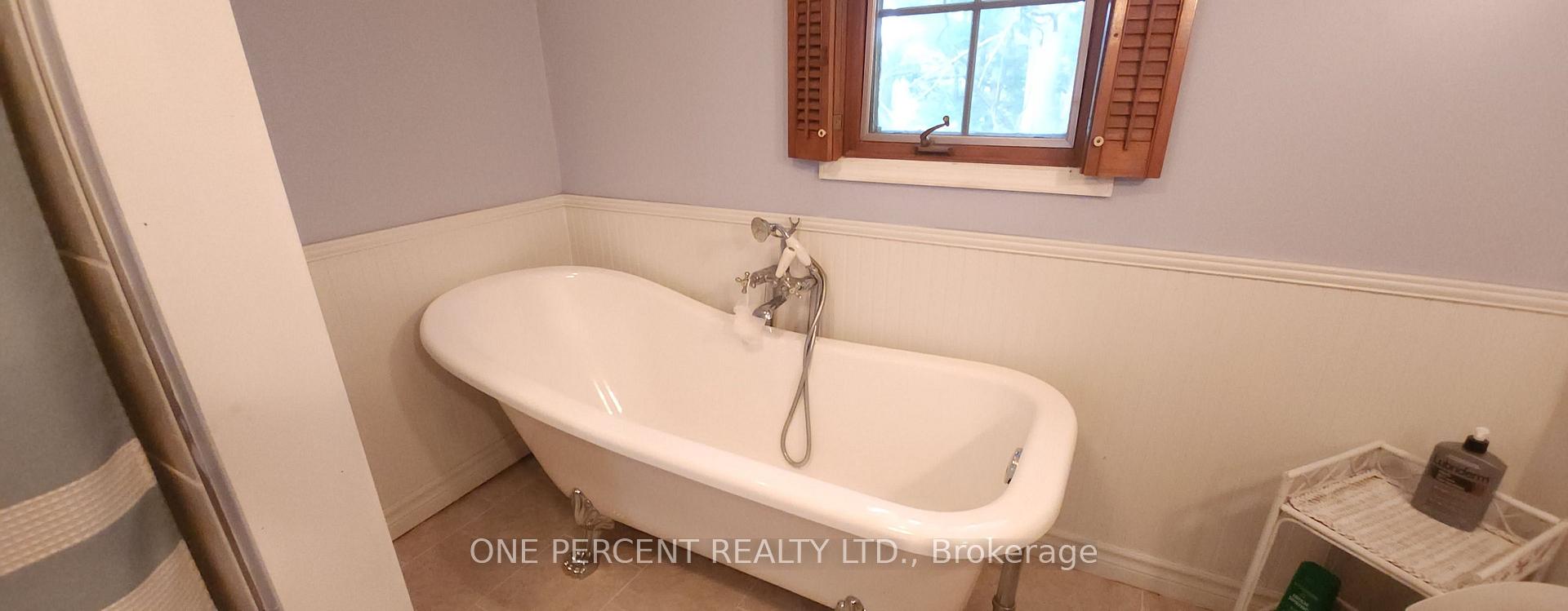 Photo 32 of 86 Haliburton Road, London, South K — HOMEH