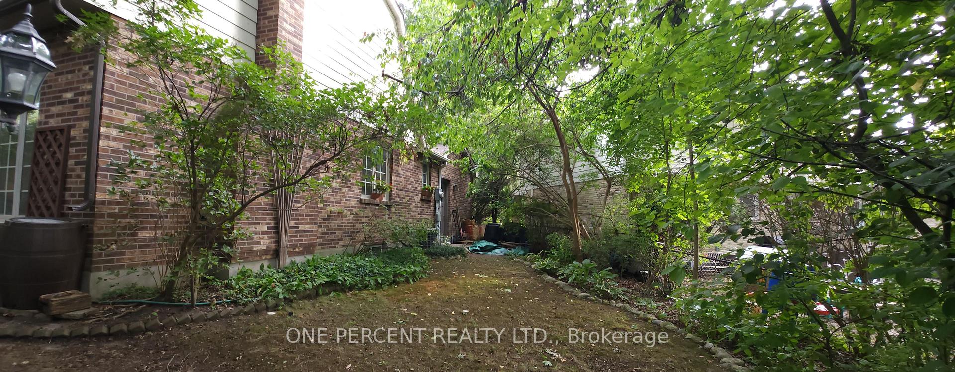 Photo 4 of 86 Haliburton Road, London, South K — HOMEH