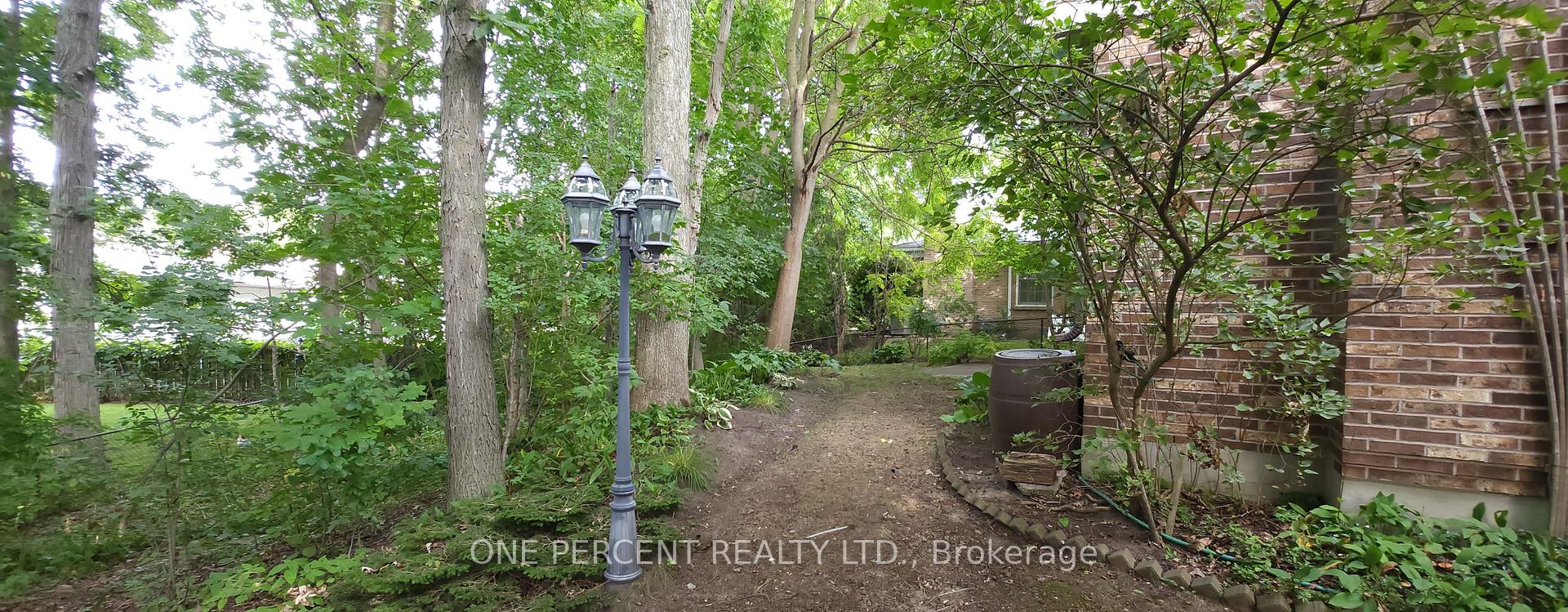 Photo 6 of 86 Haliburton Road, London, South K — HOMEH