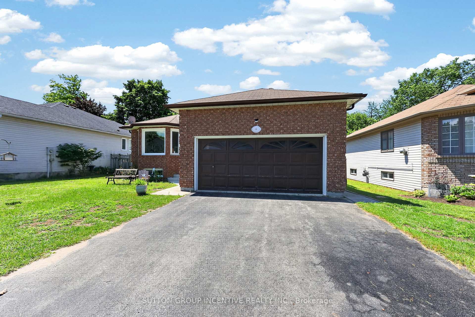 Photo 2 of 6 Riverdale Drive, Wasaga Beach — HOMEH