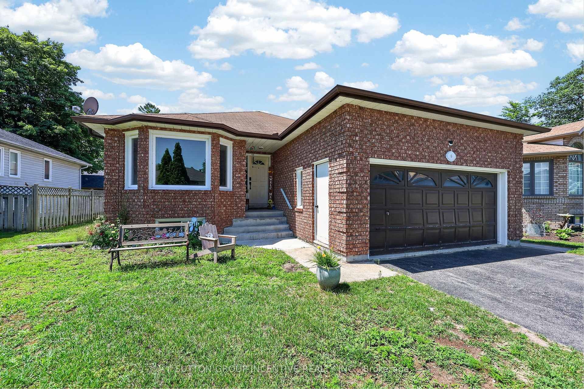 Photo 3 of 6 Riverdale Drive, Wasaga Beach — HOMEH