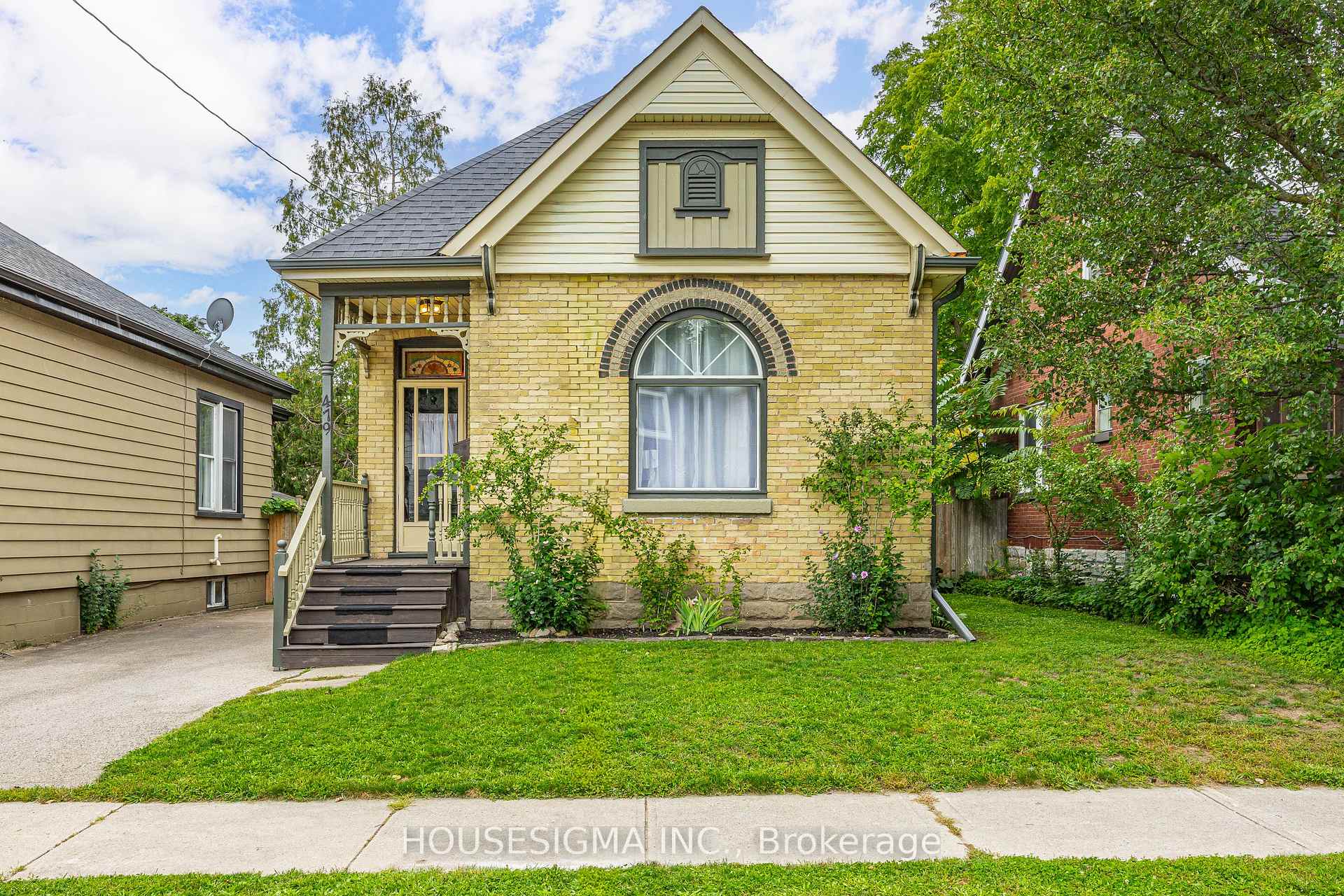 Front of 479 Woodman Avenue