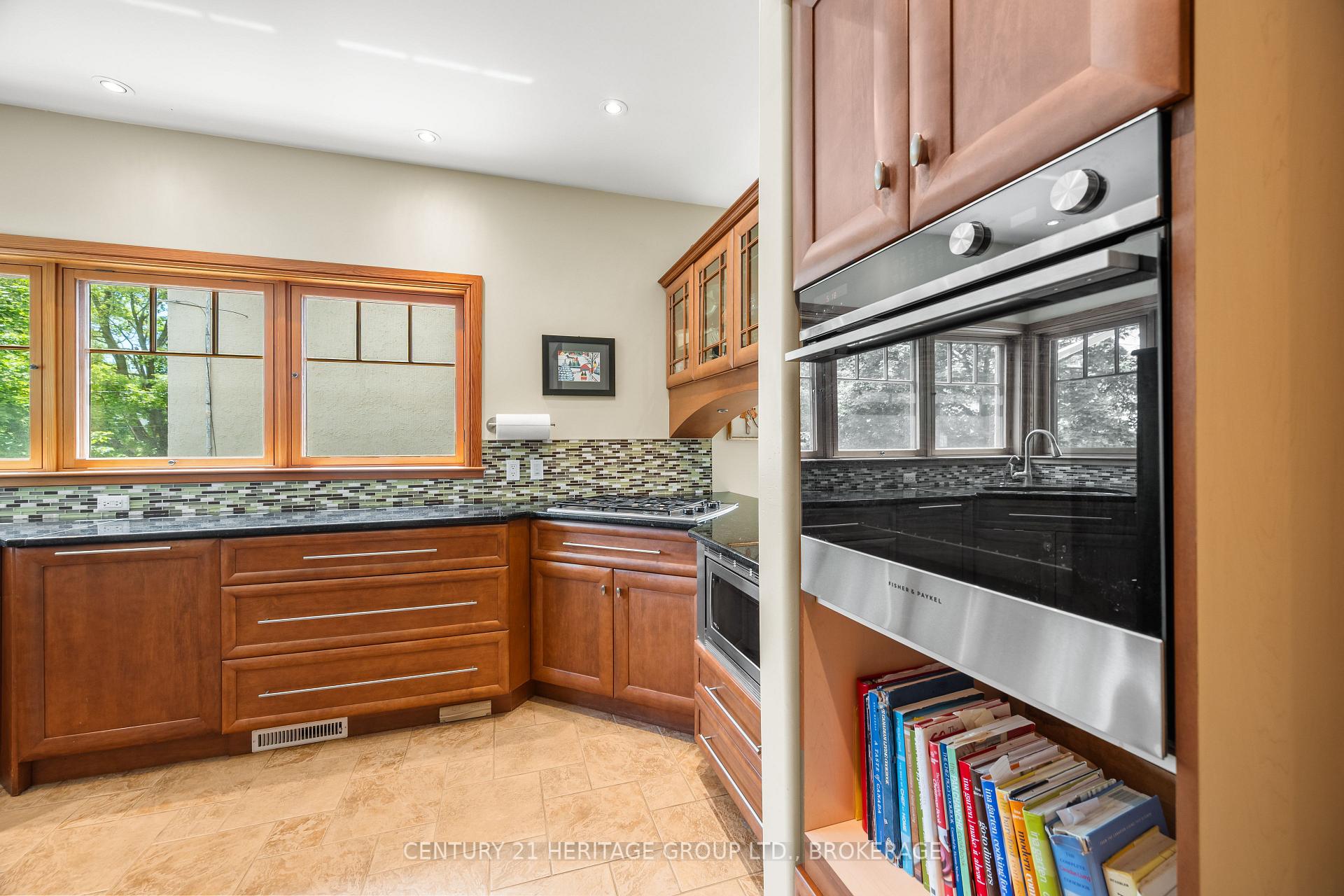Photo 10 of 422 College Street, Kingston, Central City East — HOMEH