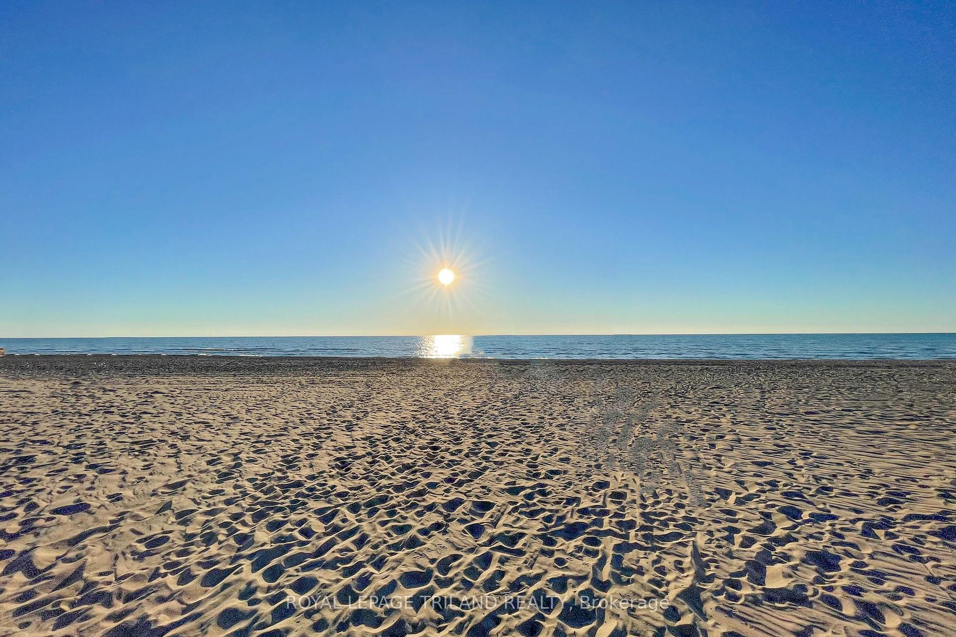 Photo 5 of 42 Lakeside Circle, Lambton Shores, Grand Bend — HOMEH