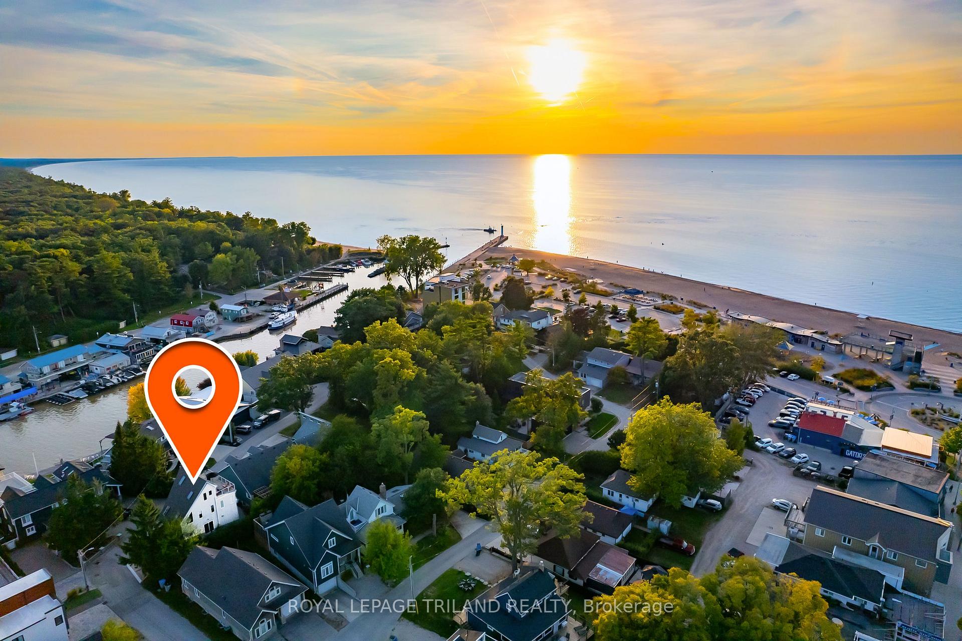 Photo 8 of 42 Lakeside Circle, Lambton Shores, Grand Bend — HOMEH