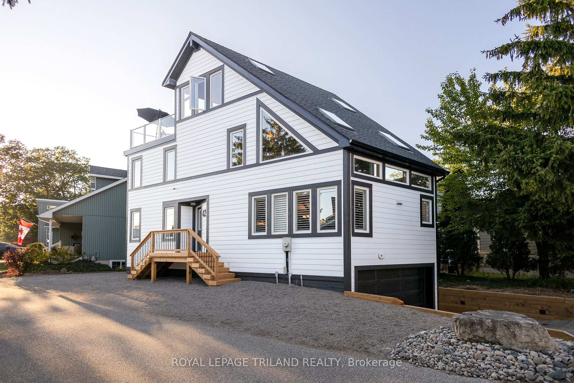 Photo 9 of 42 Lakeside Circle, Lambton Shores, Grand Bend — HOMEH