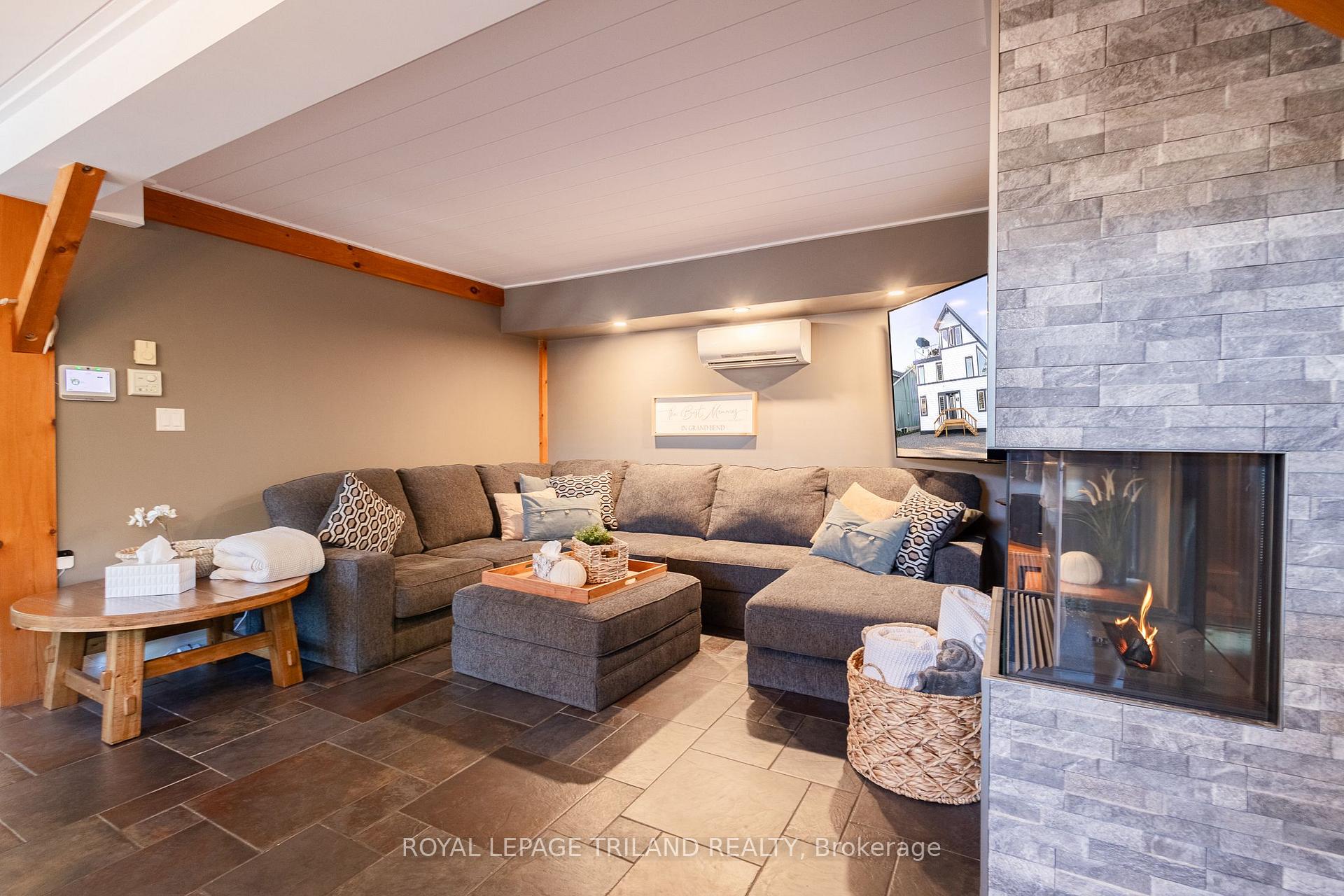 Photo 11 of 42 Lakeside Circle, Lambton Shores, Grand Bend — HOMEH