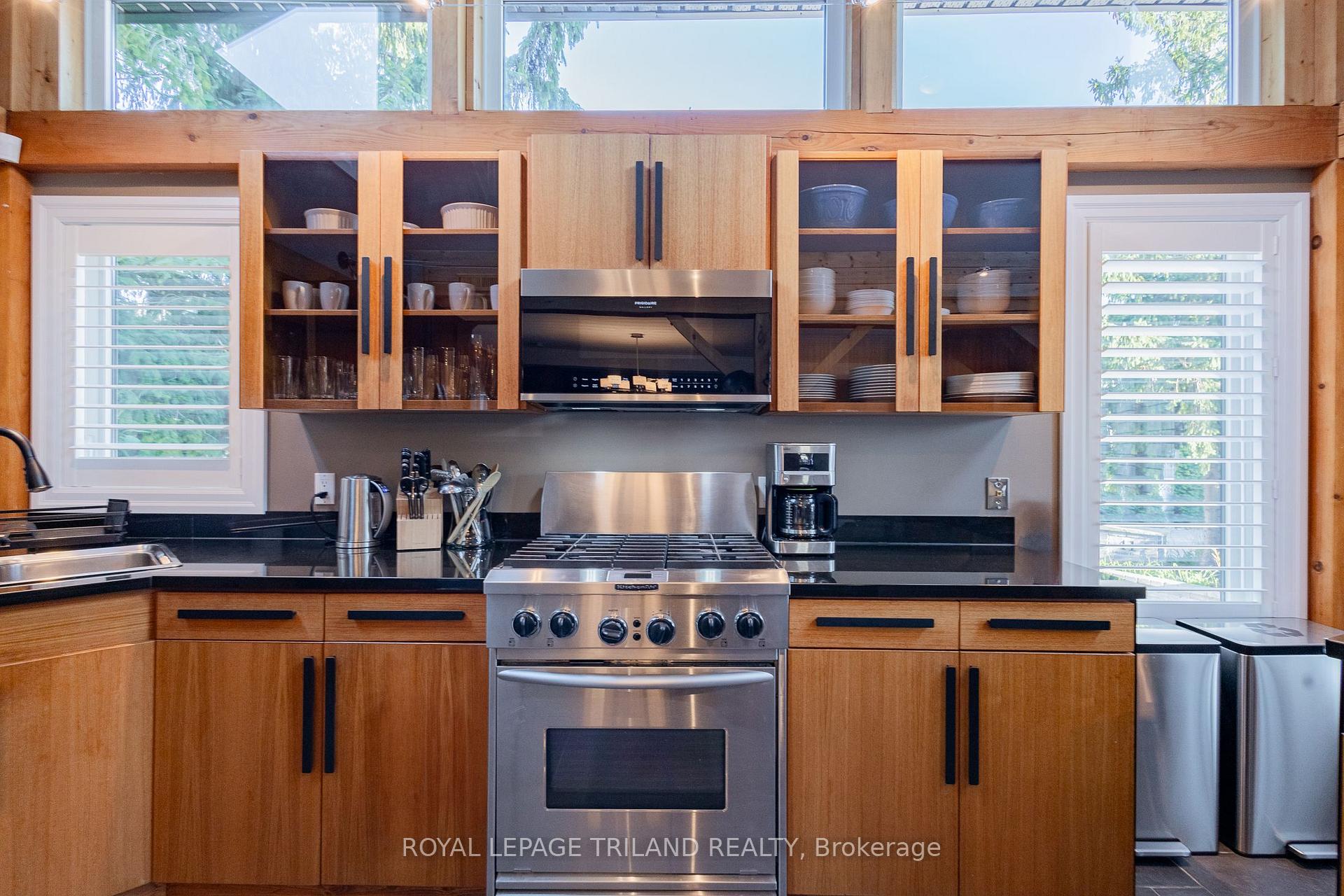 Photo 14 of 42 Lakeside Circle, Lambton Shores, Grand Bend — HOMEH