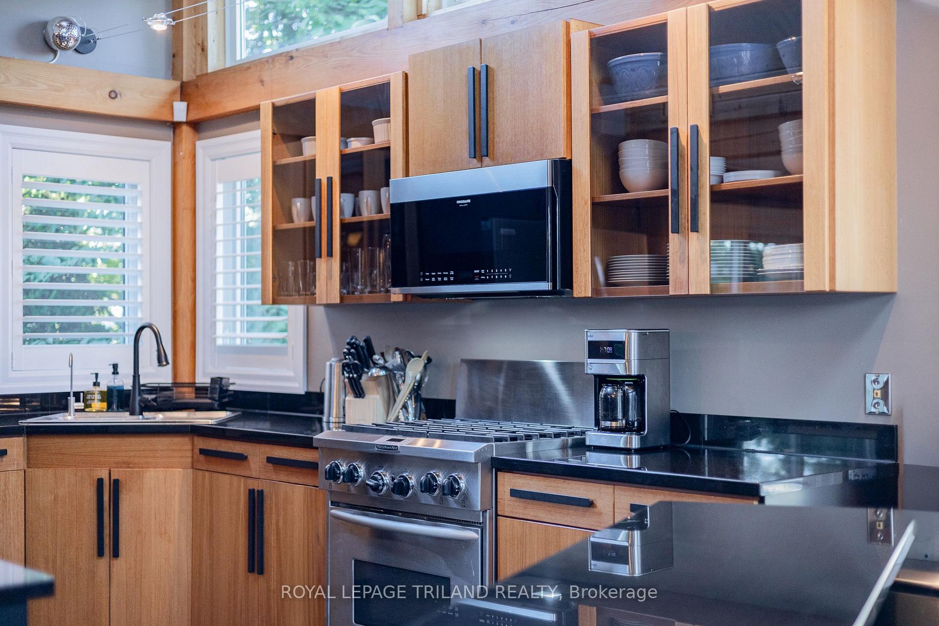 Photo 20 of 42 Lakeside Circle, Lambton Shores, Grand Bend — HOMEH