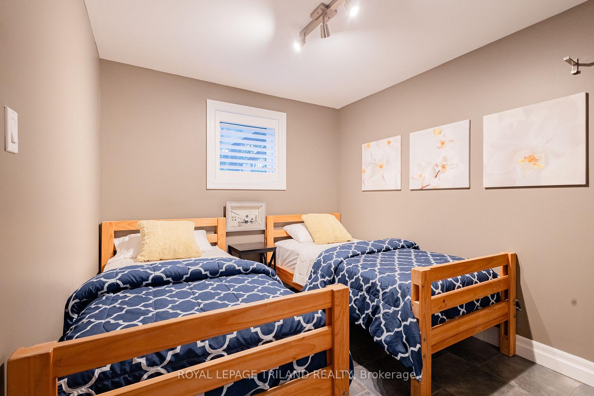 Photo 36 of 42 Lakeside Circle, Lambton Shores, Grand Bend — HOMEH
