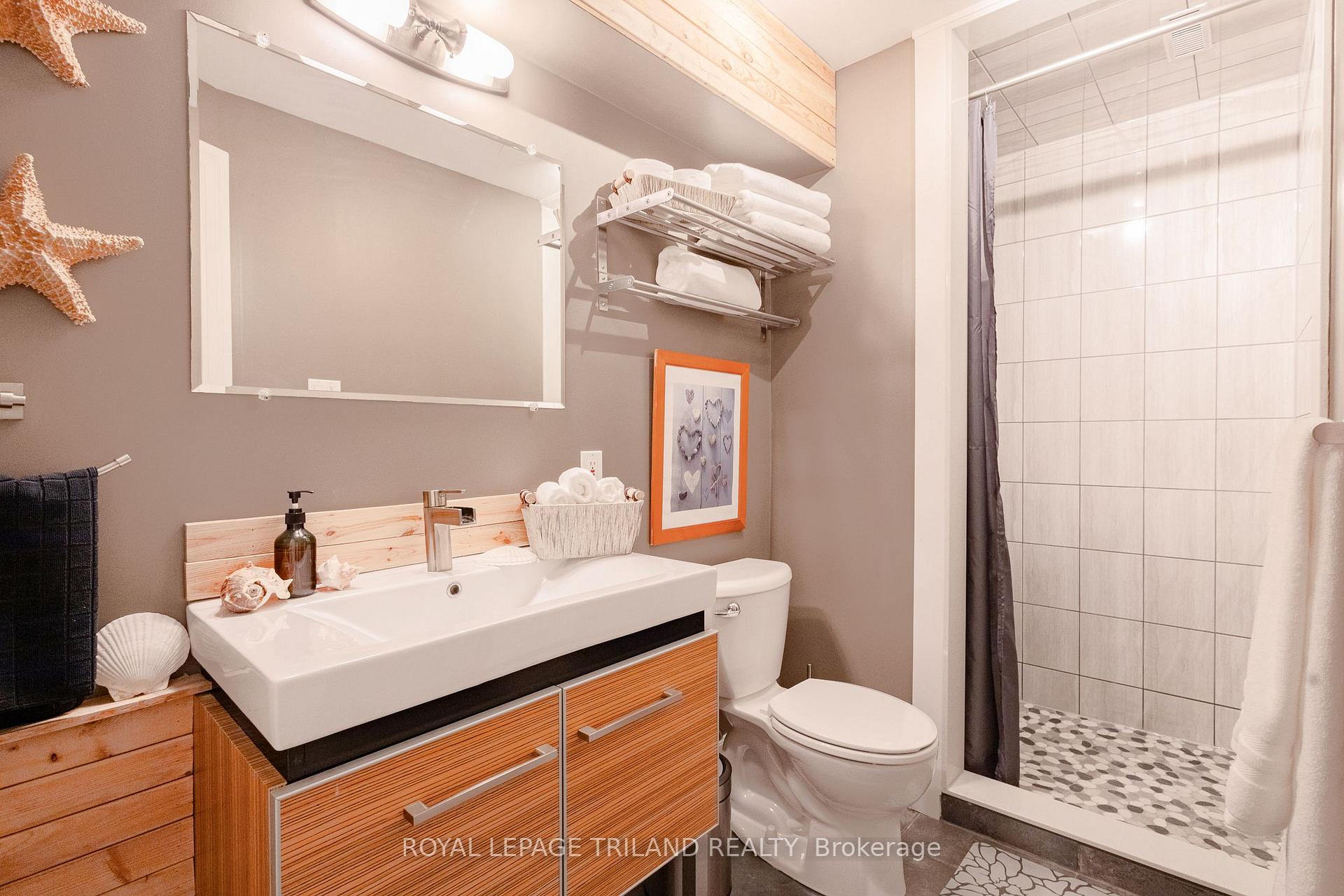 Photo 39 of 42 Lakeside Circle, Lambton Shores, Grand Bend — HOMEH