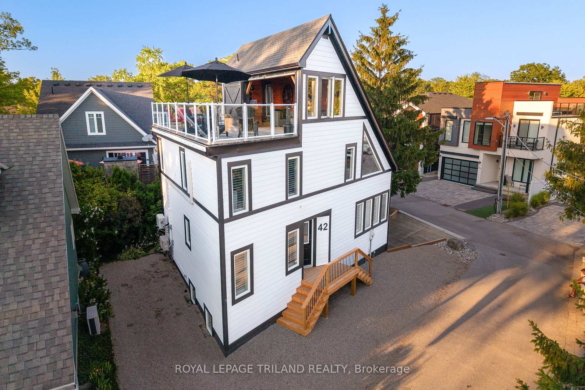 Photo 47 of 42 Lakeside Circle, Lambton Shores, Grand Bend — HOMEH