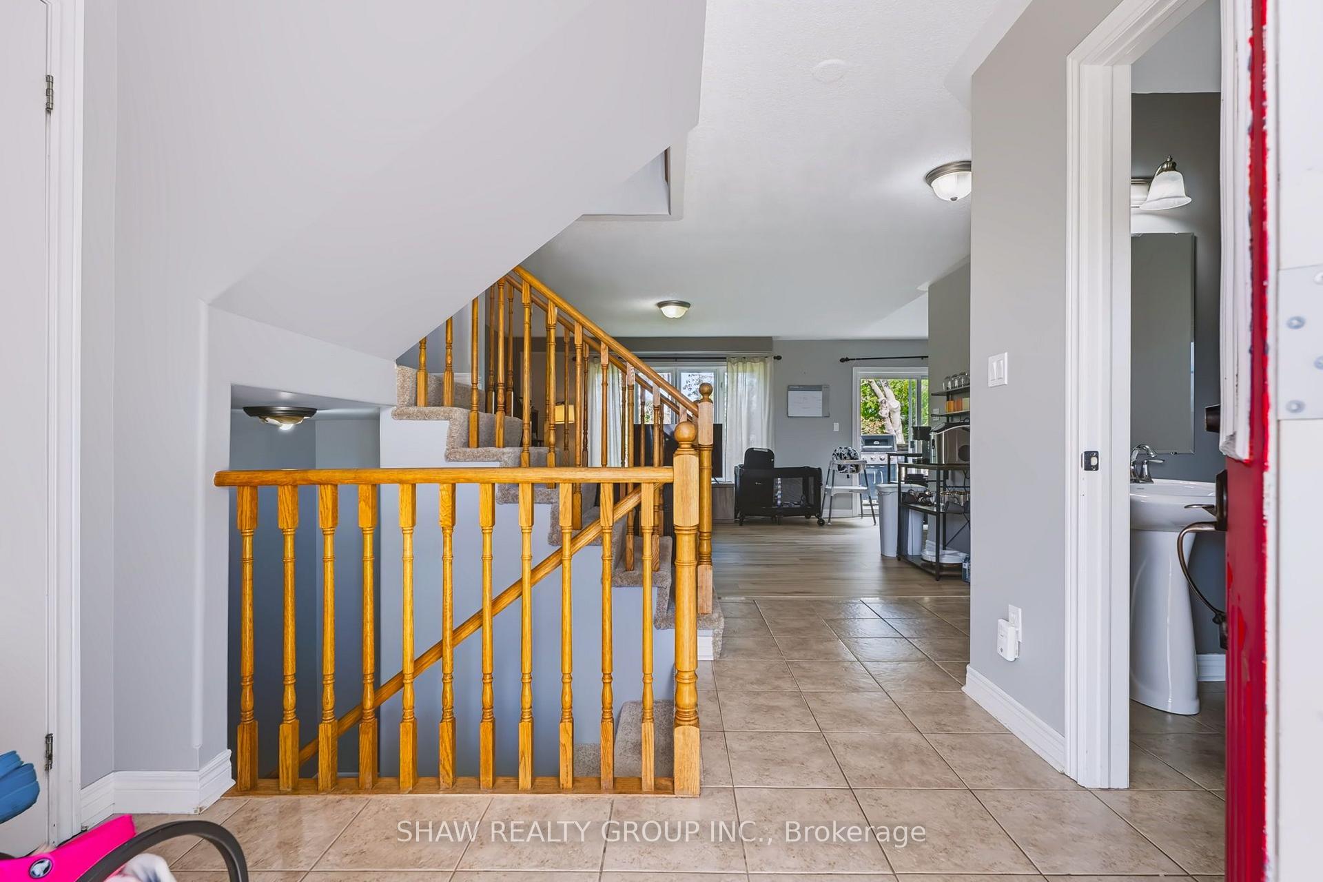 Photo 4 of 24 Fallingbrook Crescent, Kawartha Lakes, Lindsay — HOMEH