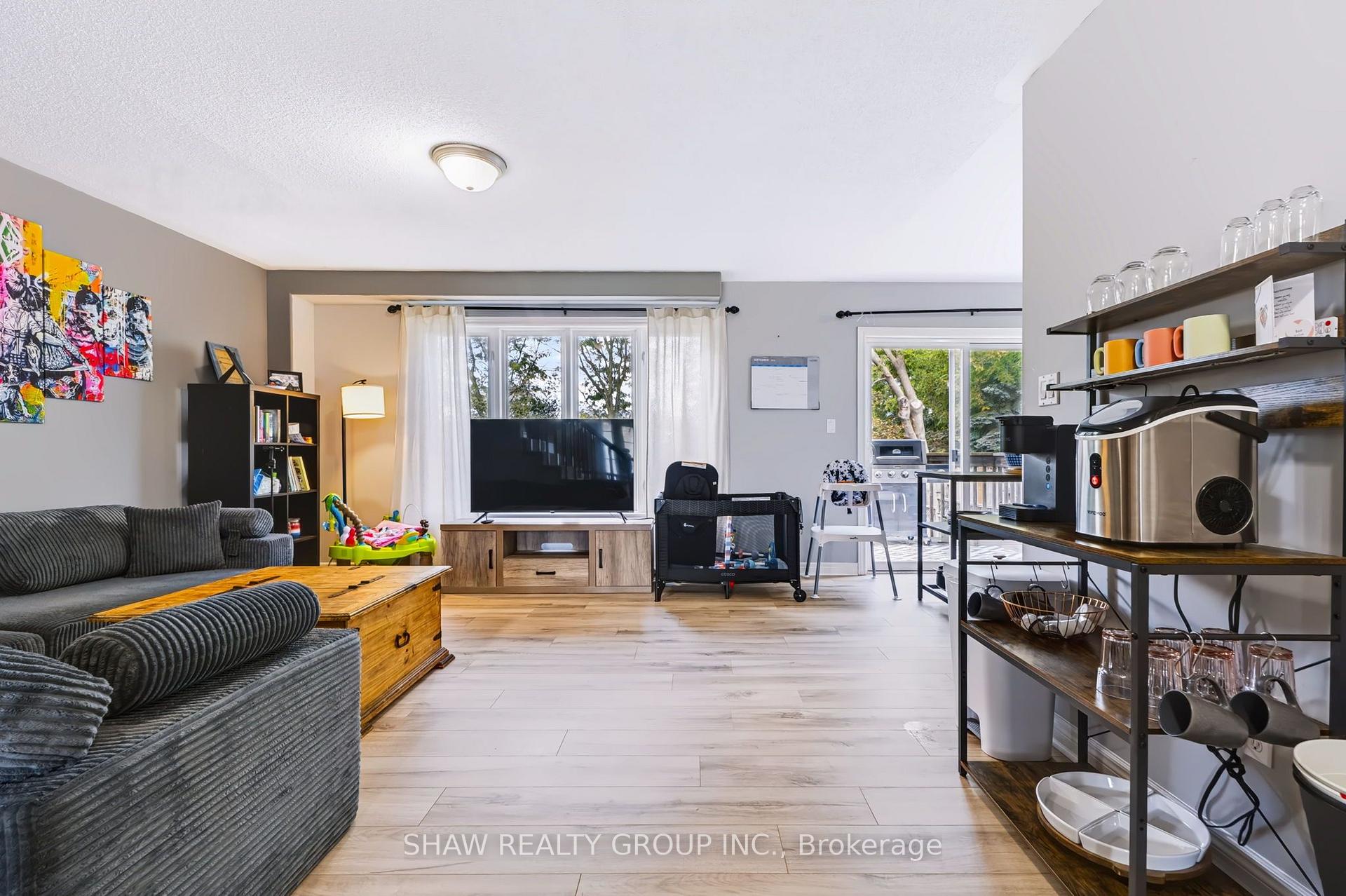 Photo 8 of 24 Fallingbrook Crescent, Kawartha Lakes, Lindsay — HOMEH