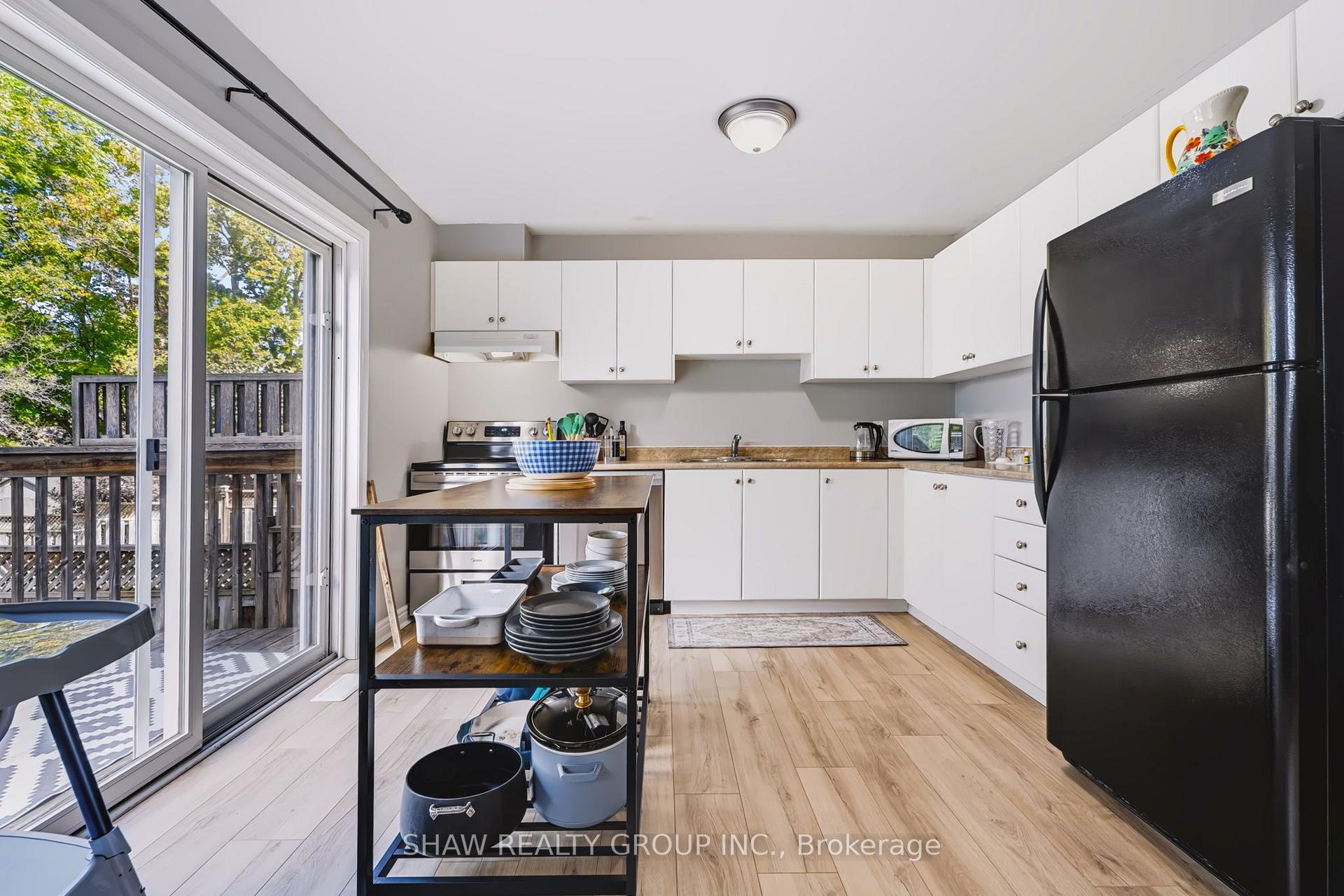 Photo 12 of 24 Fallingbrook Crescent, Kawartha Lakes, Lindsay — HOMEH