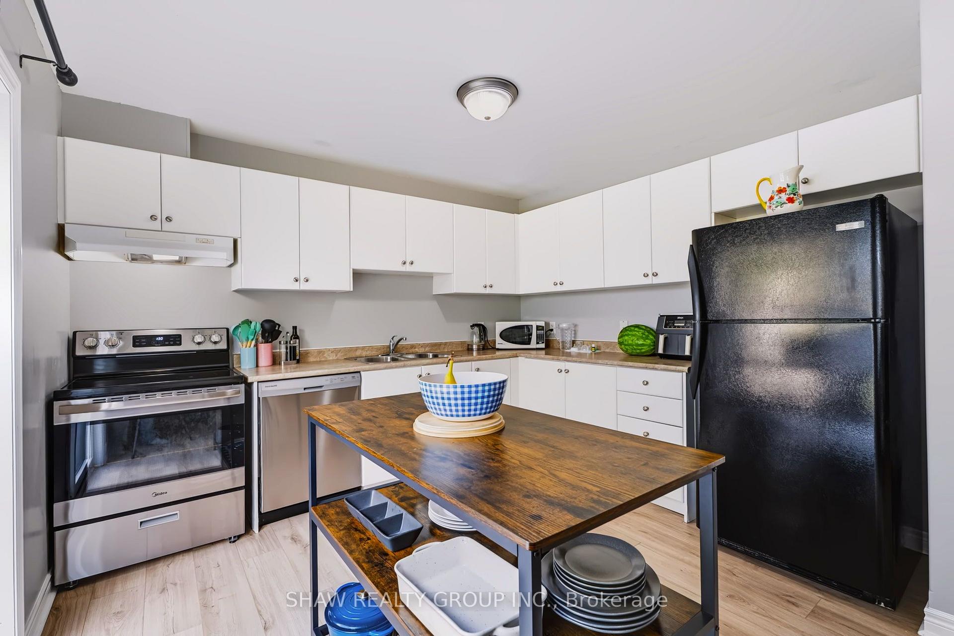 Photo 16 of 24 Fallingbrook Crescent, Kawartha Lakes, Lindsay — HOMEH