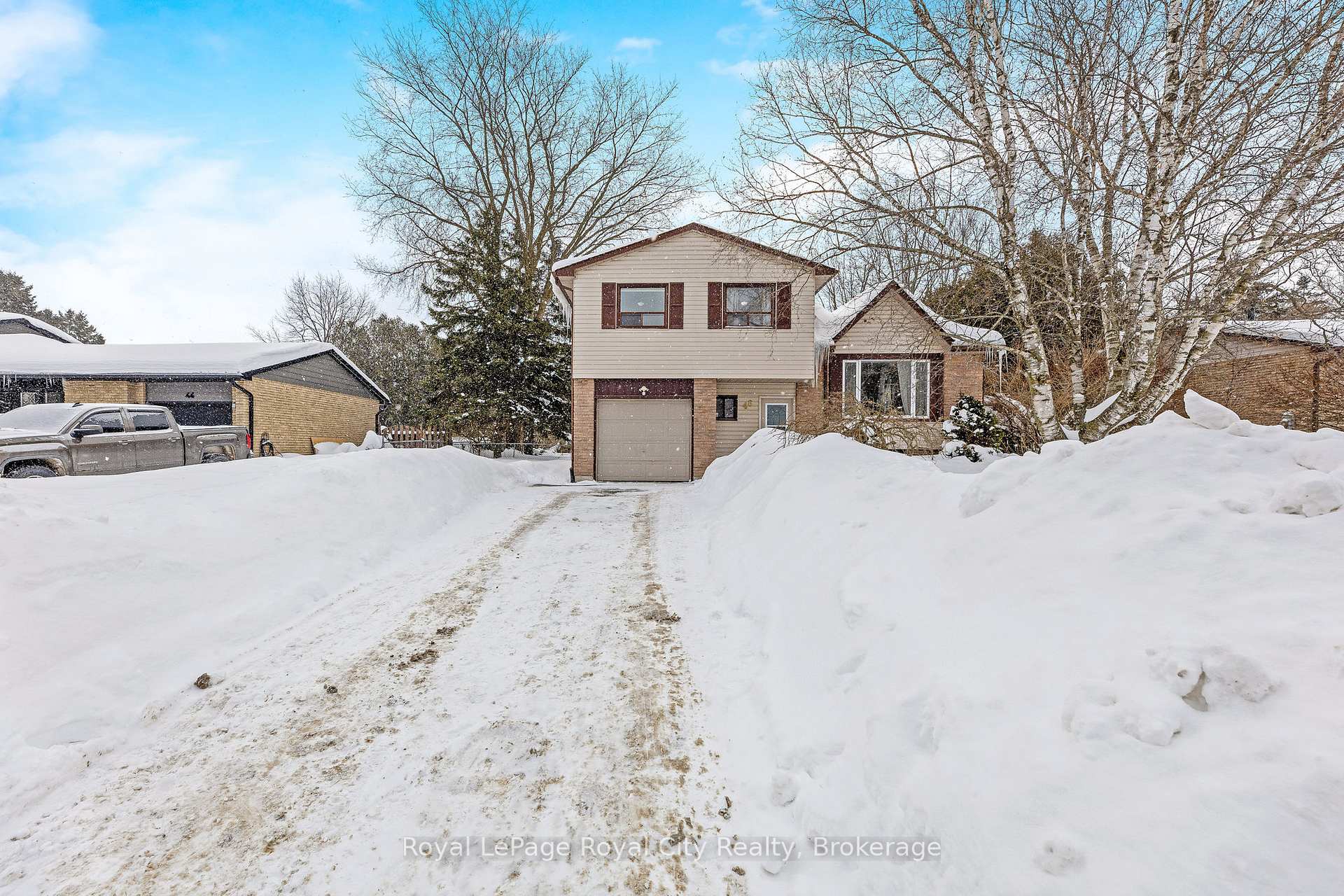 Photo 1 of 46 Douglas Crescent, Erin, Rural Erin — HOMEH