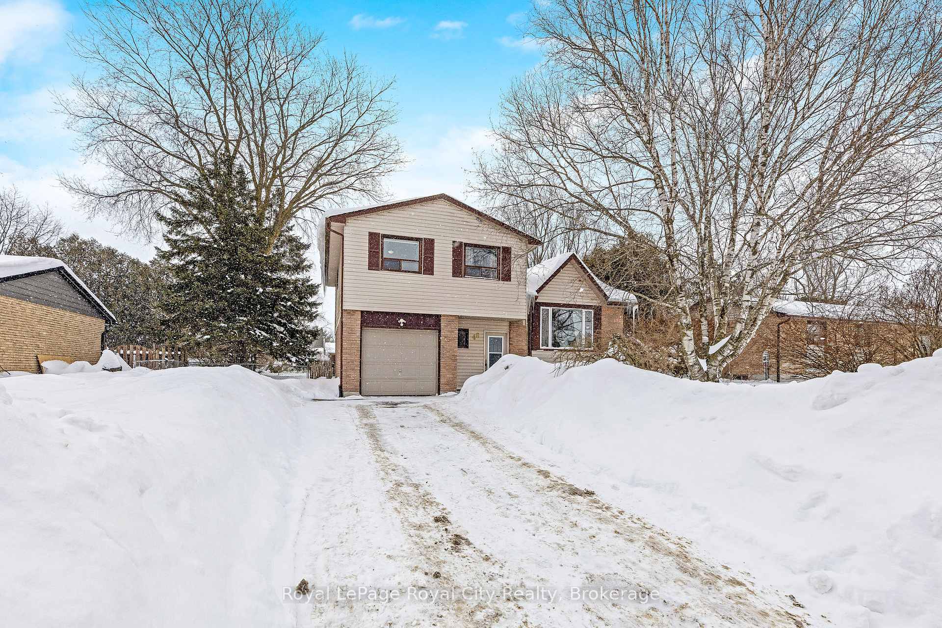 Photo 4 of 46 Douglas Crescent, Erin, Rural Erin — HOMEH