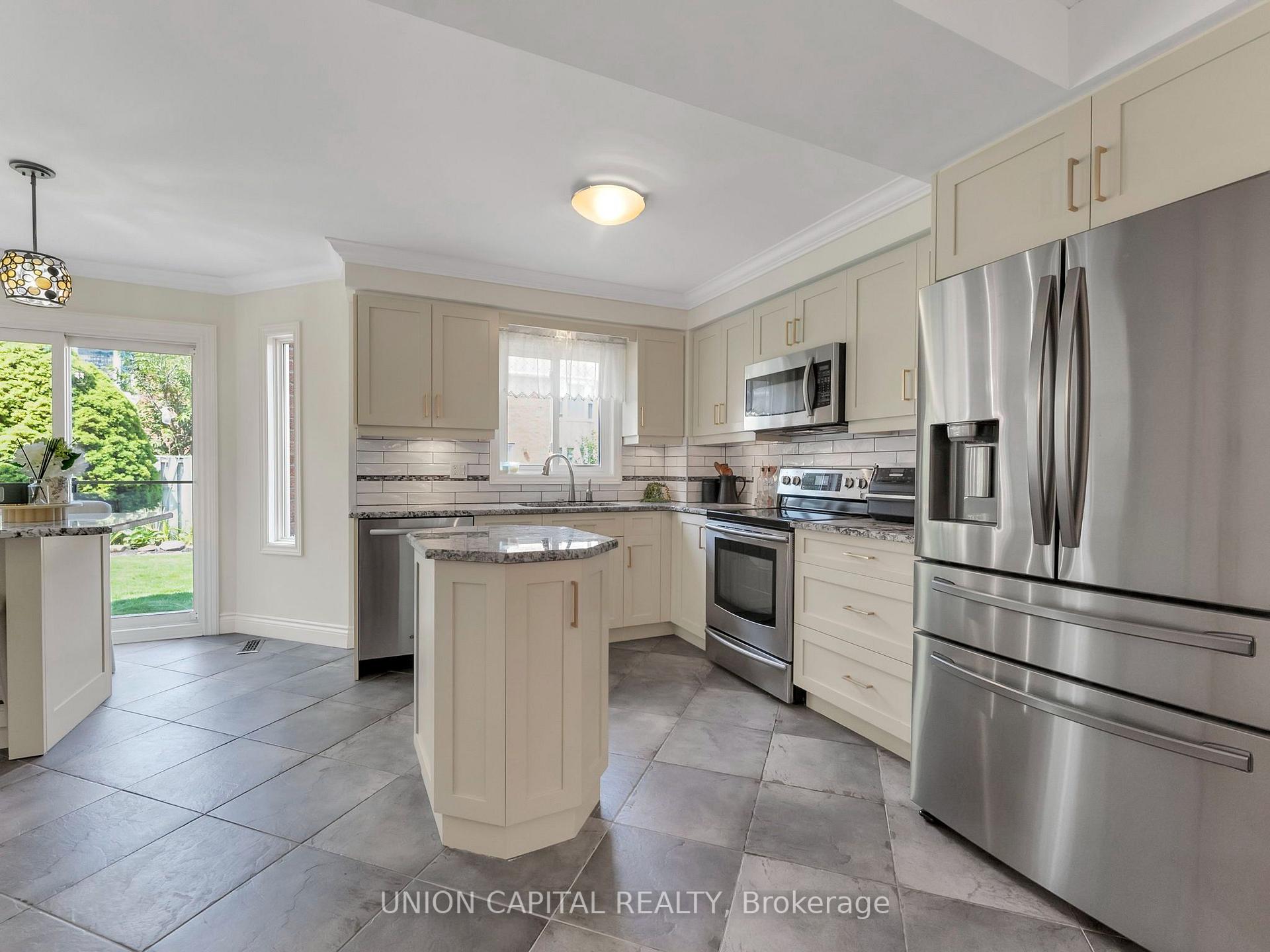 Photo 13 of 772 Pebble Court, Pickering, Amberlea — HOMEH