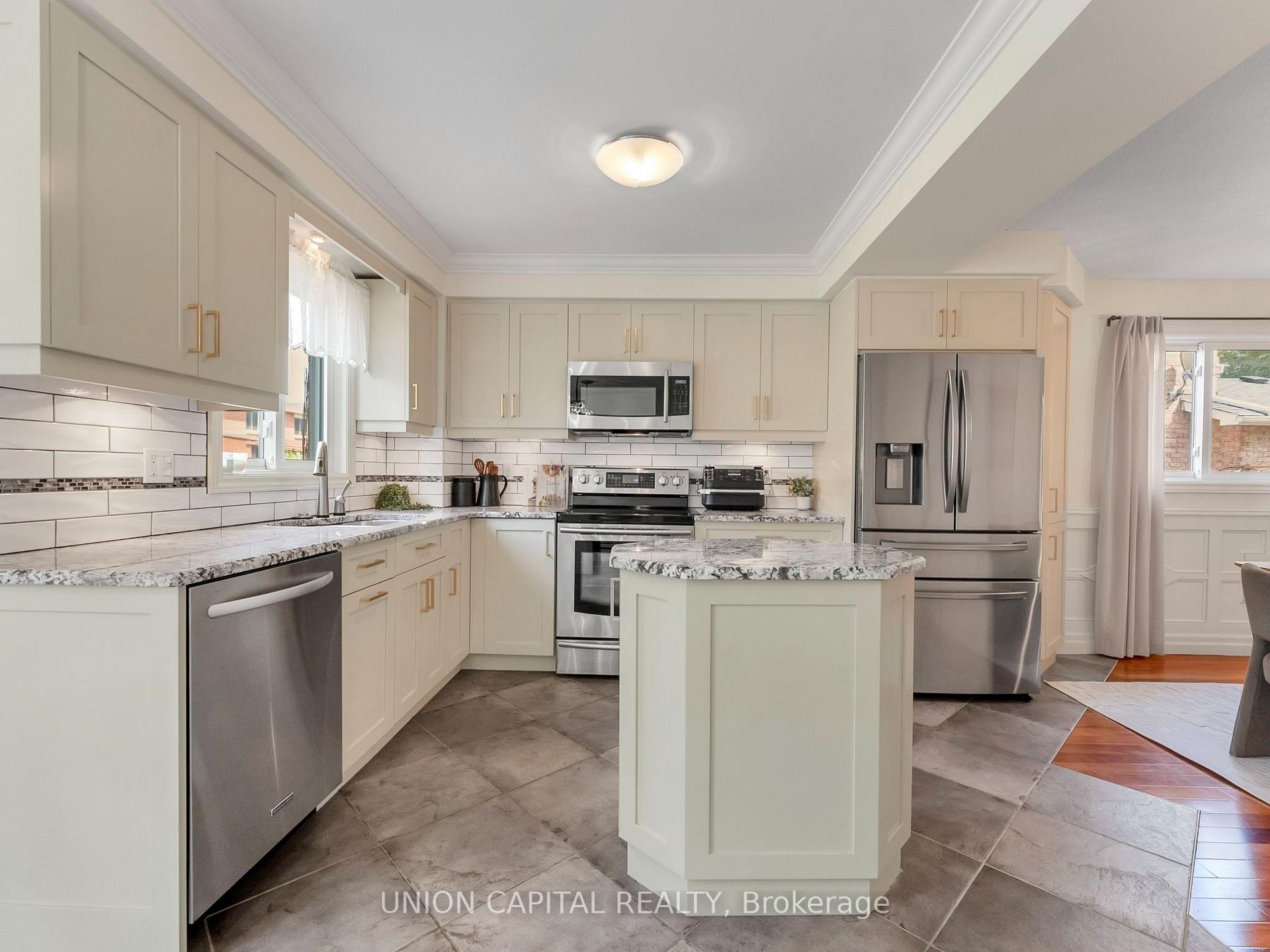 Photo 15 of 772 Pebble Court, Pickering, Amberlea — HOMEH