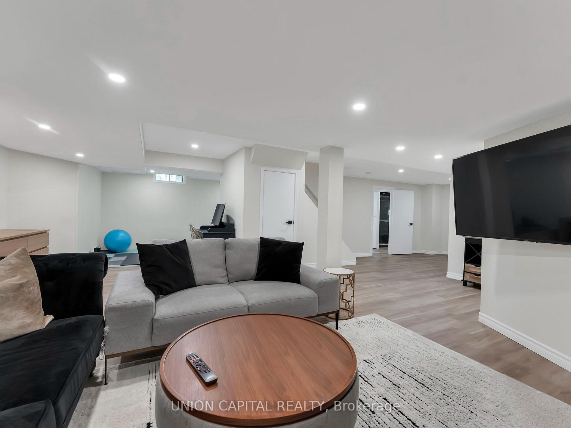 Photo 33 of 772 Pebble Court, Pickering, Amberlea — HOMEH