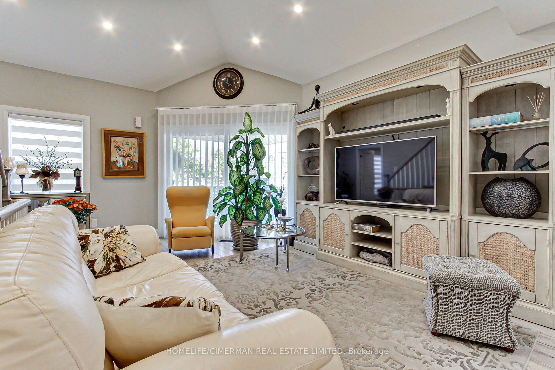 Photo 17 of 30 Brandy Lane Way, Newmarket, Central Newmarket — HOMEH