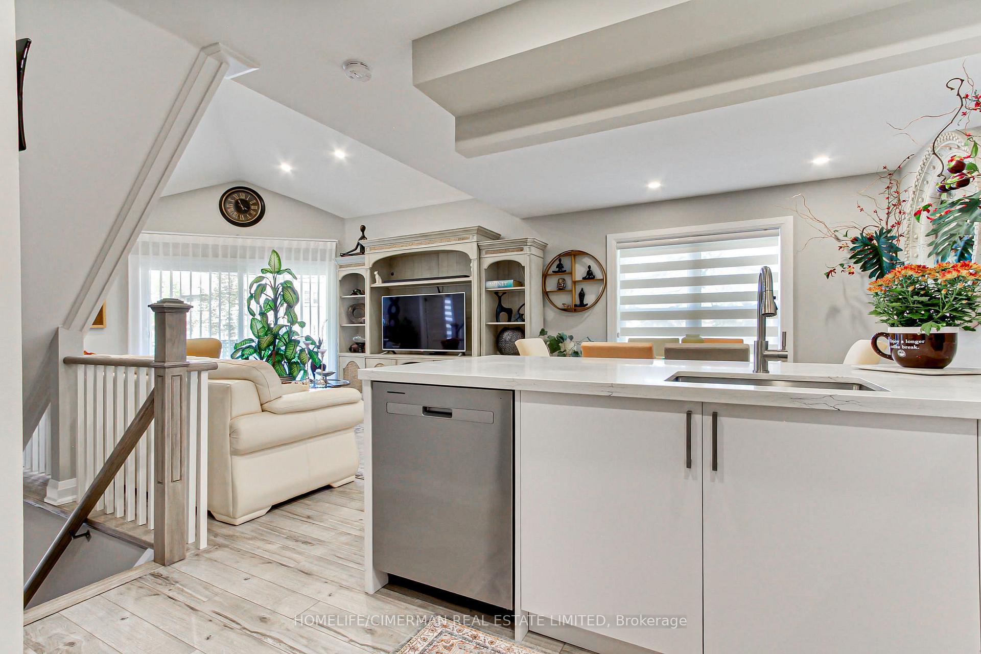 Photo 29 of 30 Brandy Lane Way, Newmarket, Central Newmarket — HOMEH