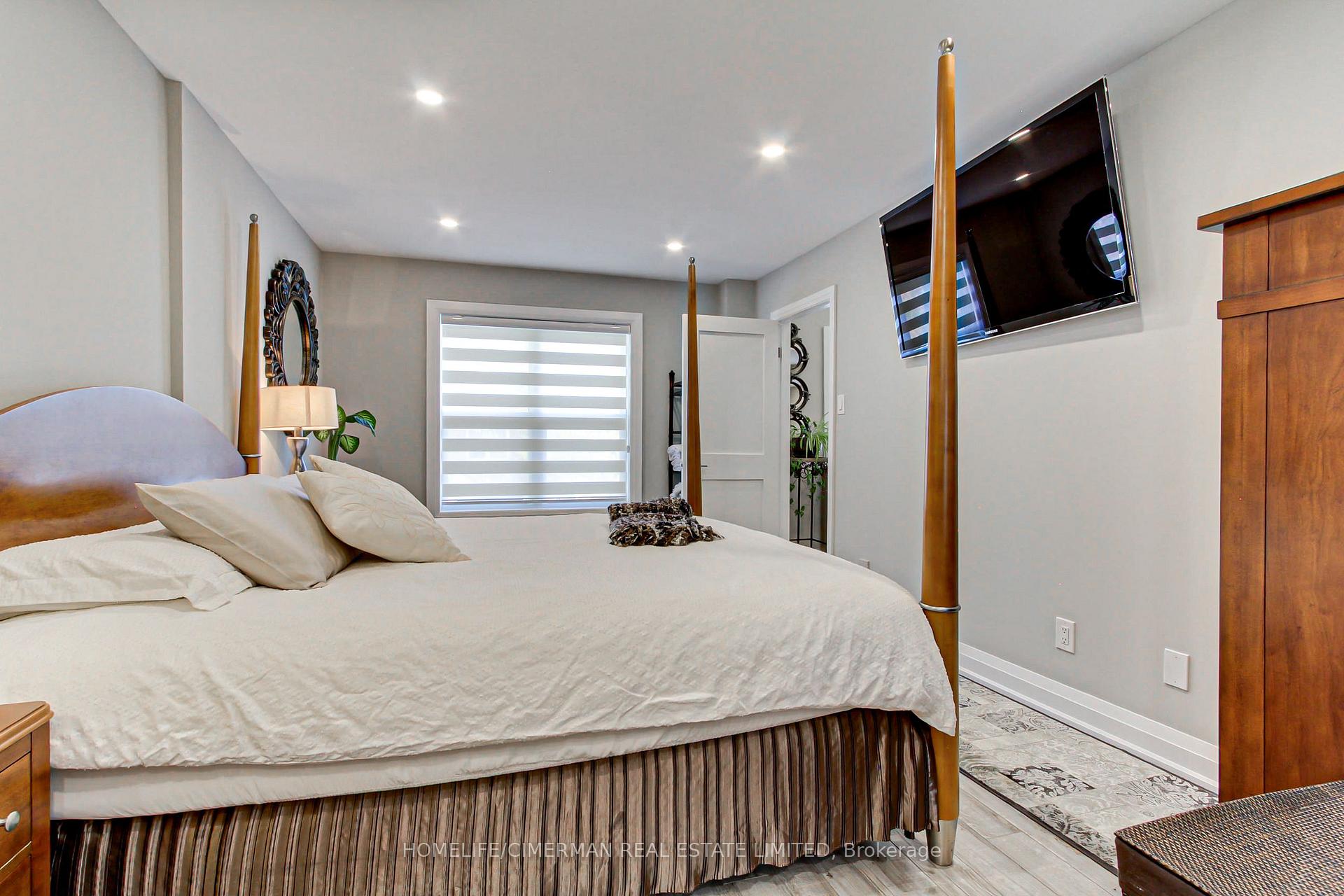 Photo 37 of 30 Brandy Lane Way, Newmarket, Central Newmarket — HOMEH