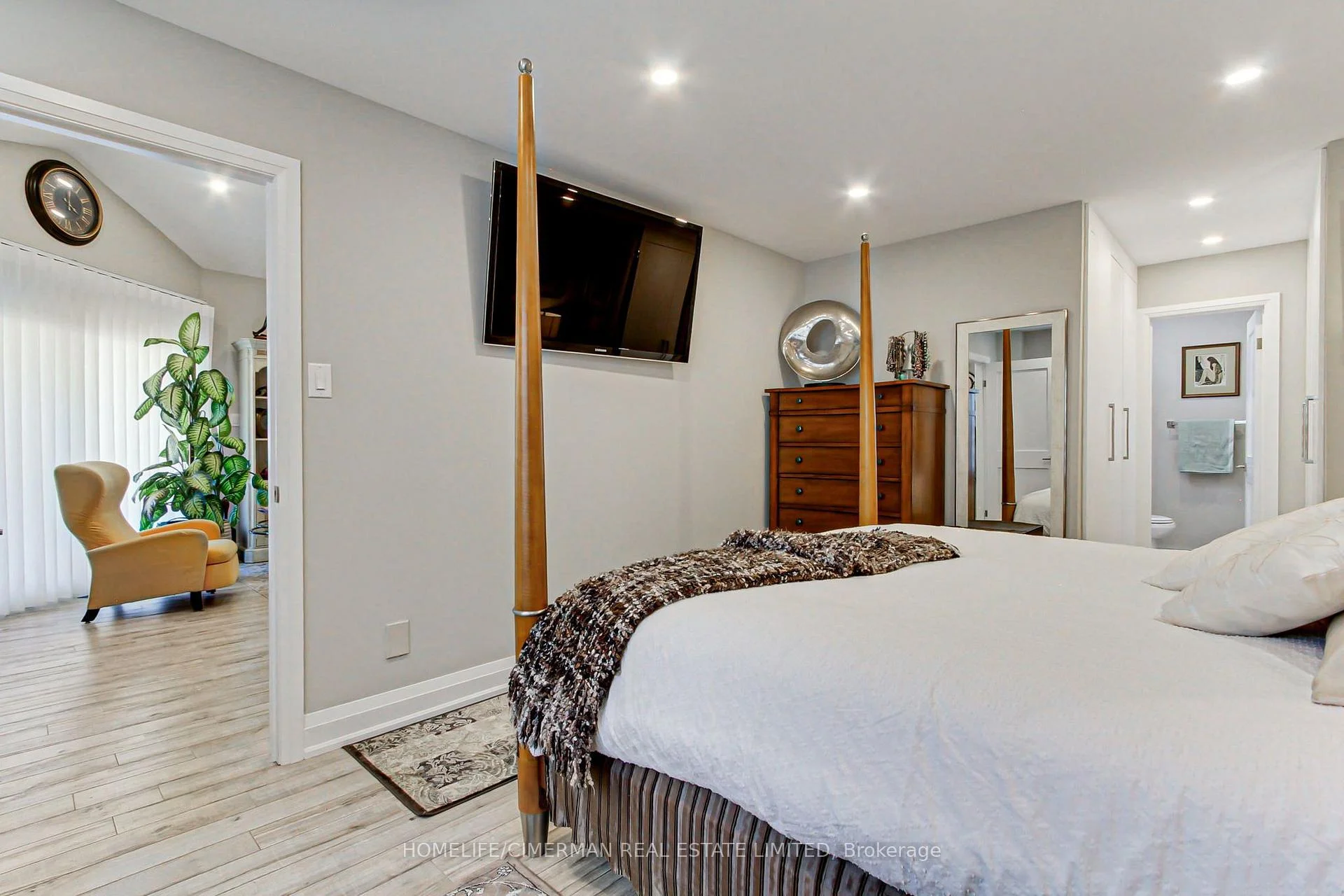 Photo 32 of 30 Brandy Lane Way, Newmarket, Central Newmarket — HOMEH
