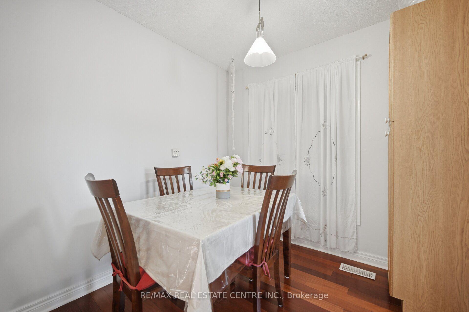 Photo 6 of 71 Sultan Pool Drive, Etobicoke, West Humber-Clairville — HOMEH