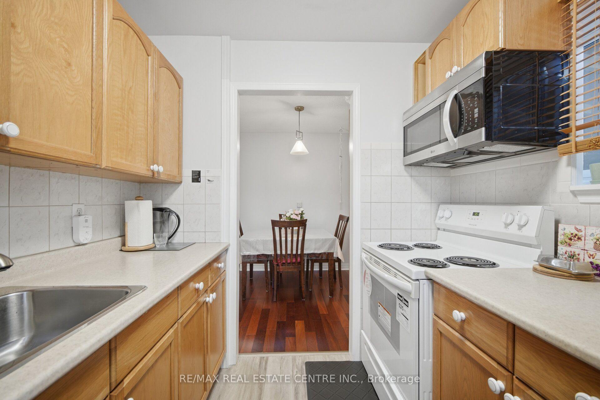 Photo 12 of 71 Sultan Pool Drive, Etobicoke, West Humber-Clairville — HOMEH