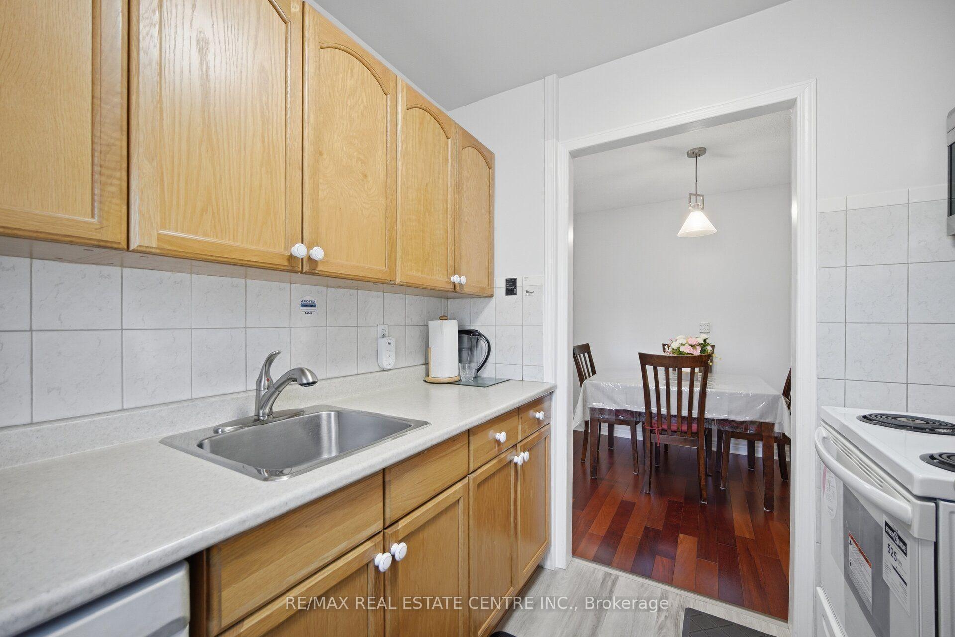 Photo 14 of 71 Sultan Pool Drive, Etobicoke, West Humber-Clairville — HOMEH