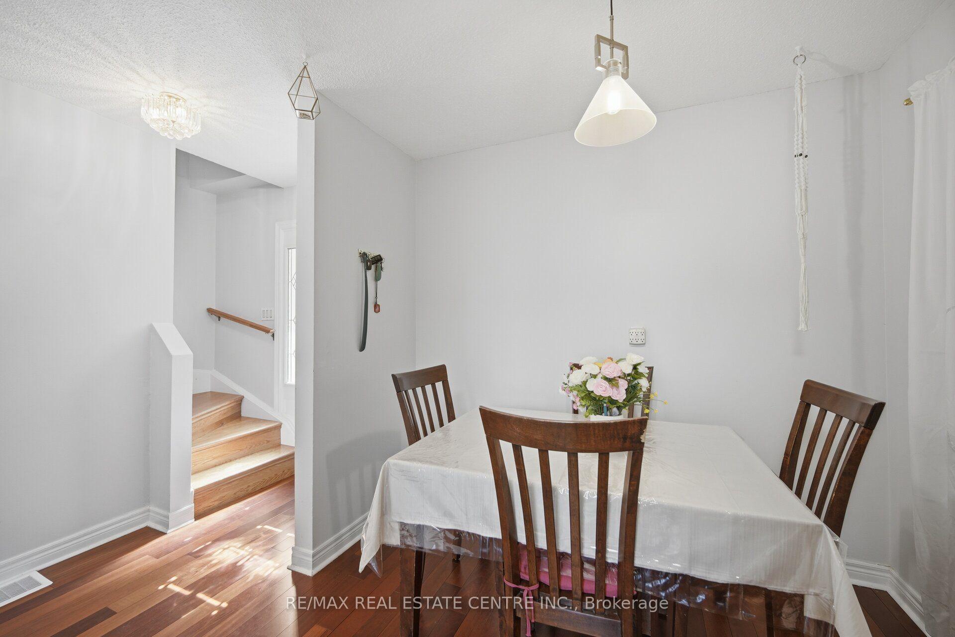 Photo 16 of 71 Sultan Pool Drive, Etobicoke, West Humber-Clairville — HOMEH