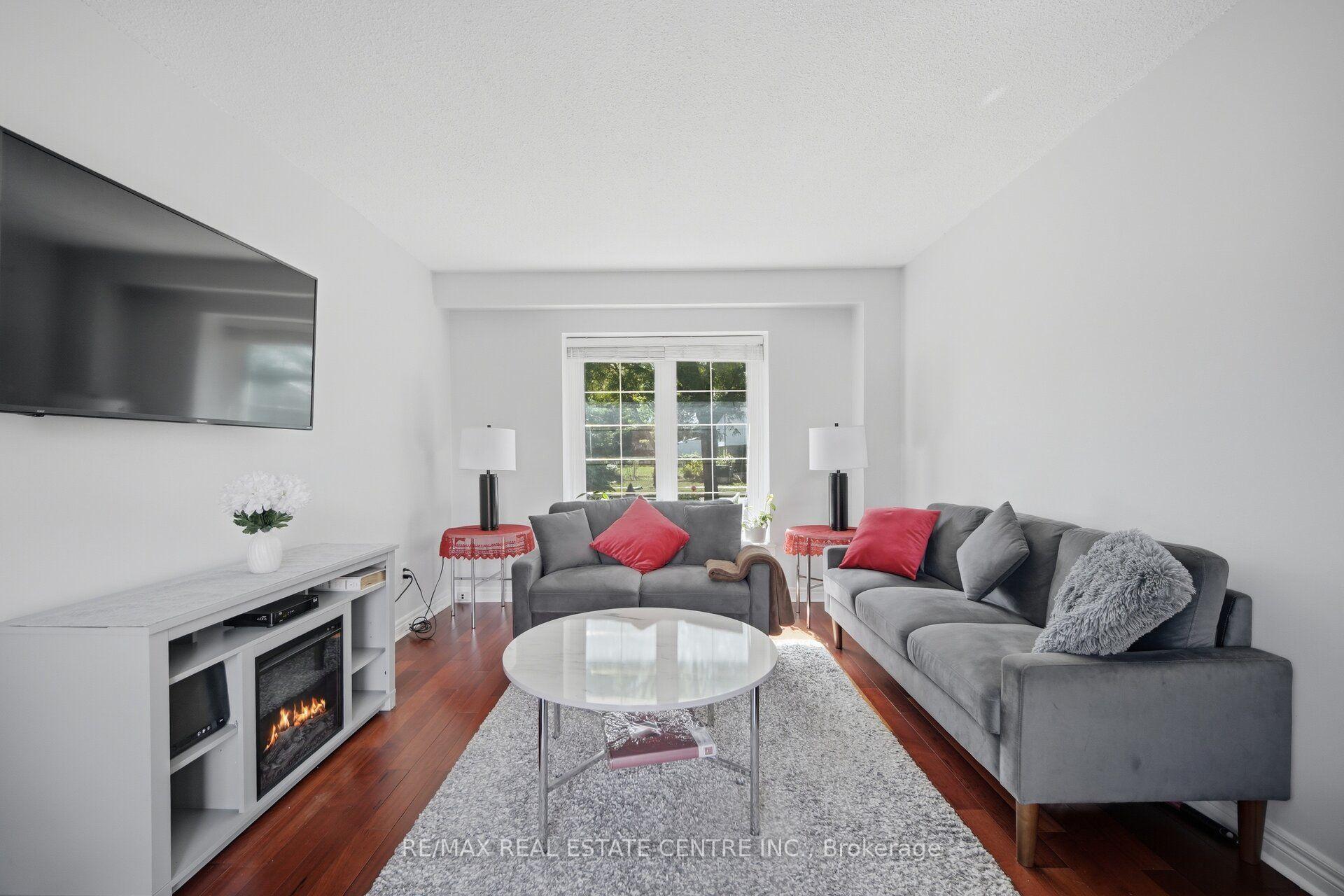 Photo 18 of 71 Sultan Pool Drive, Etobicoke, West Humber-Clairville — HOMEH