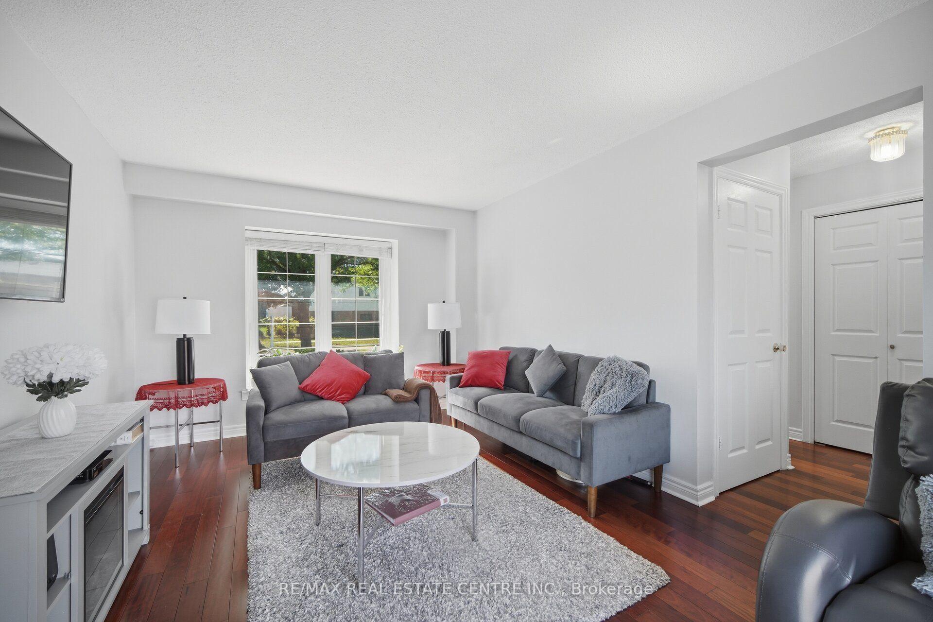 Photo 20 of 71 Sultan Pool Drive, Etobicoke, West Humber-Clairville — HOMEH