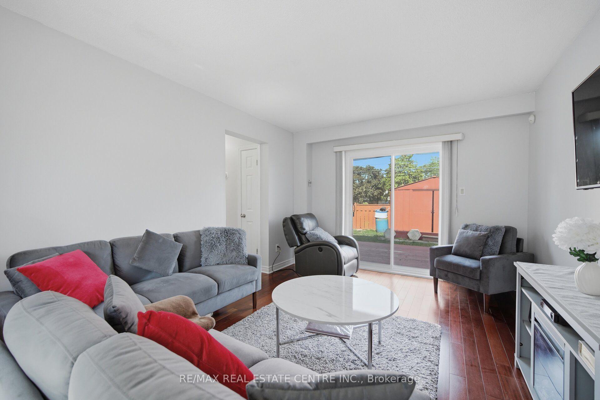 Photo 22 of 71 Sultan Pool Drive, Etobicoke, West Humber-Clairville — HOMEH
