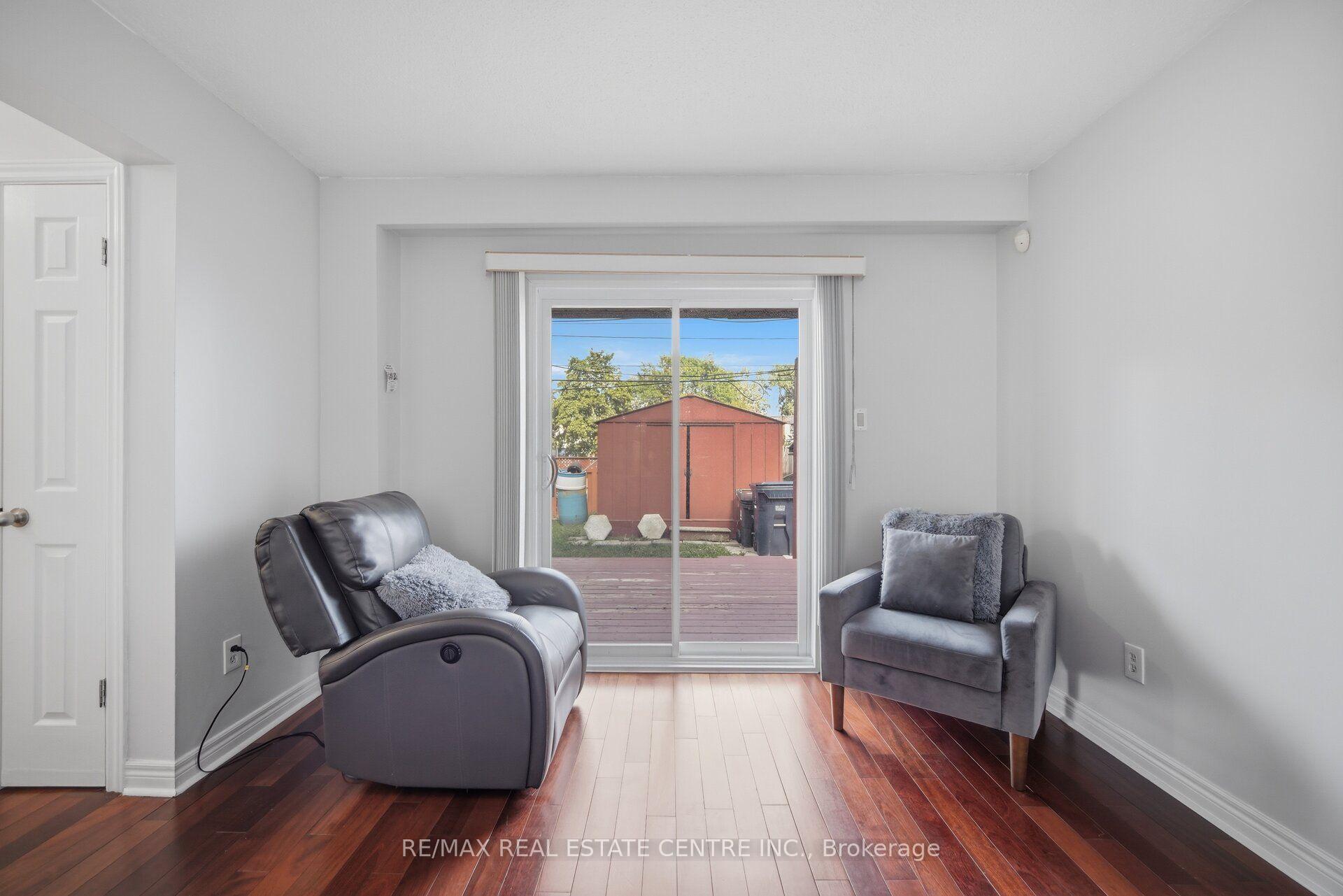 Photo 24 of 71 Sultan Pool Drive, Etobicoke, West Humber-Clairville — HOMEH