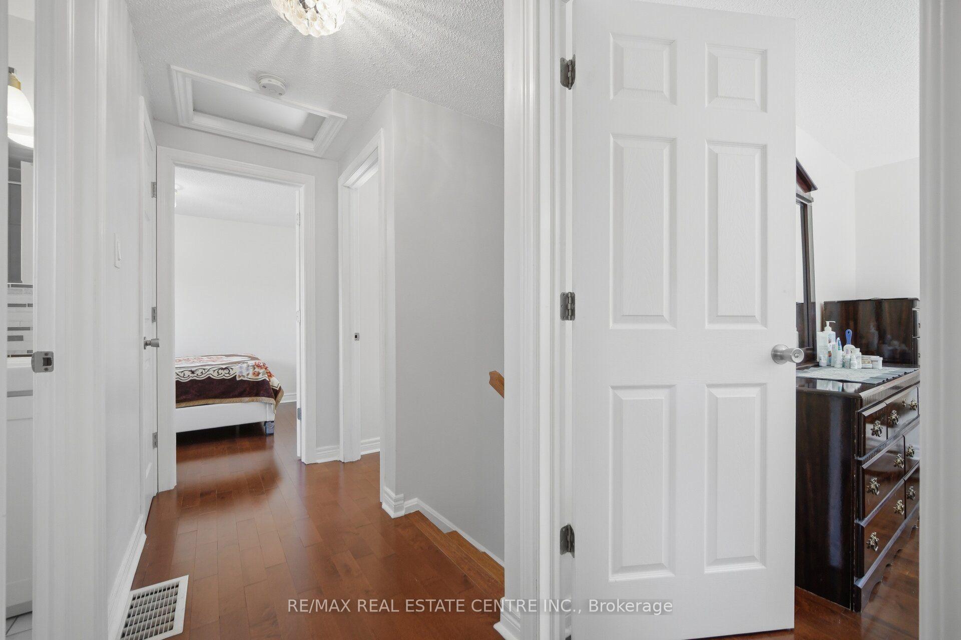 Photo 28 of 71 Sultan Pool Drive, Etobicoke, West Humber-Clairville — HOMEH